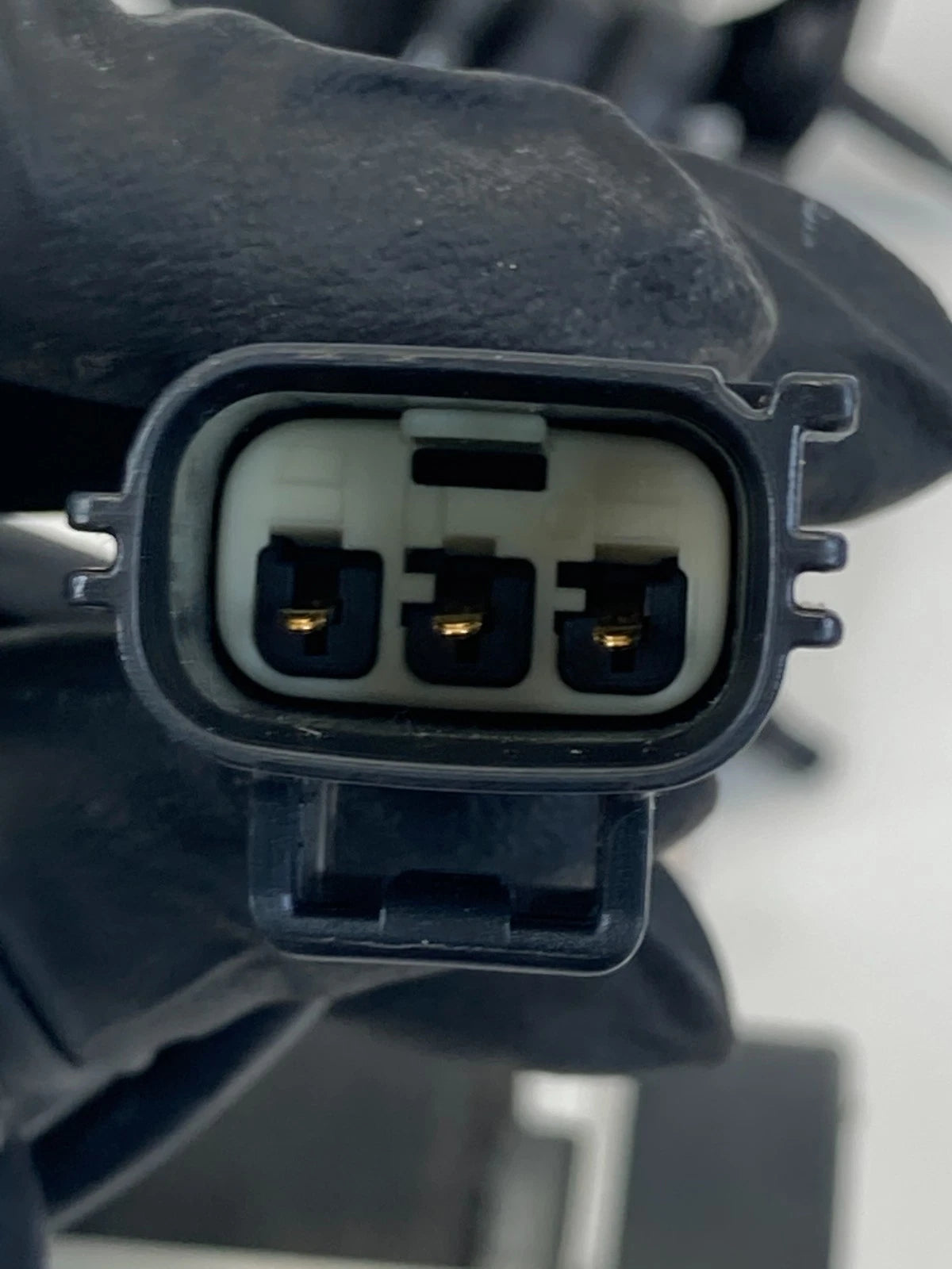 2008-2015 LAND ROVER LR2 FRONT RIGHT PASSENGER SEAT BELT RETRACTOR 60822900 OEM