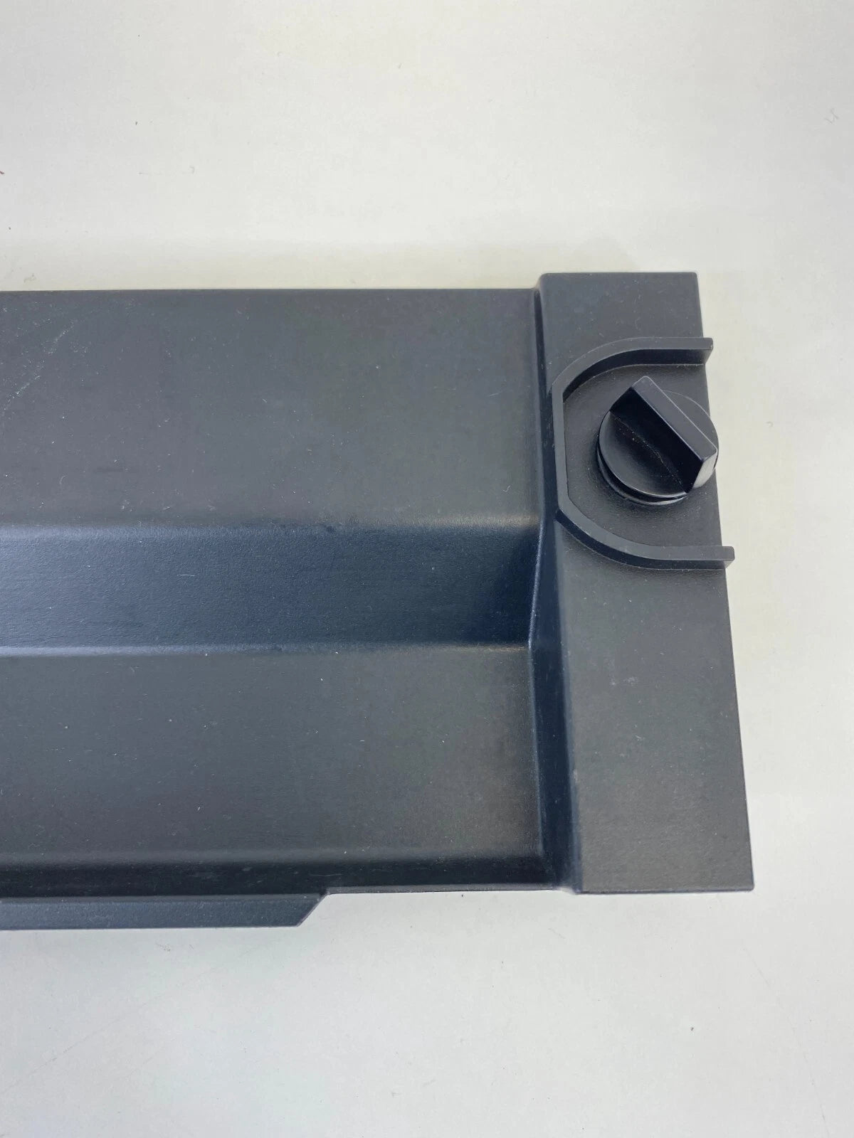 2006 BMW 330XI 330I GLOVE BOX FUSE LID BRACKET COVER BLACK 51167120408 OEM