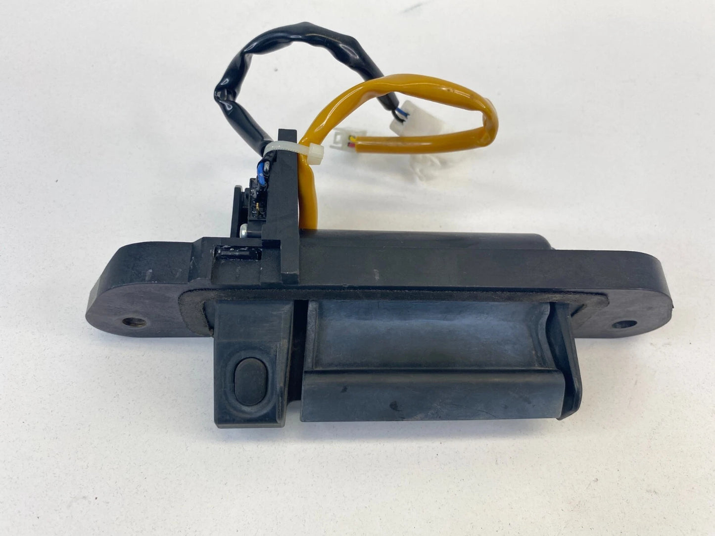 10 MITSUBISHI LANCER 08-10 OUTLANDER REAR LIFTGATE TAILGATE TRUNK HANDLE OUTSIDE