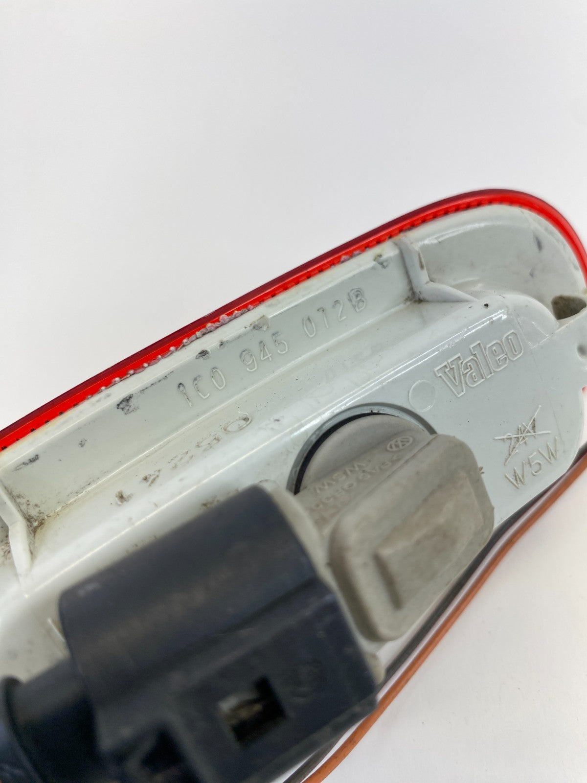 1998-2005 Volkswagen New Beetle Rear Right Side Marker Light Lamp 67736420 OEM