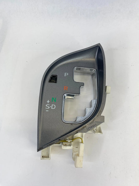2009-2012 TOYOTA VENZA AUTOMATIC CENTER SHIFTER LEVER BEZEL TRIM INDICATOR OEM