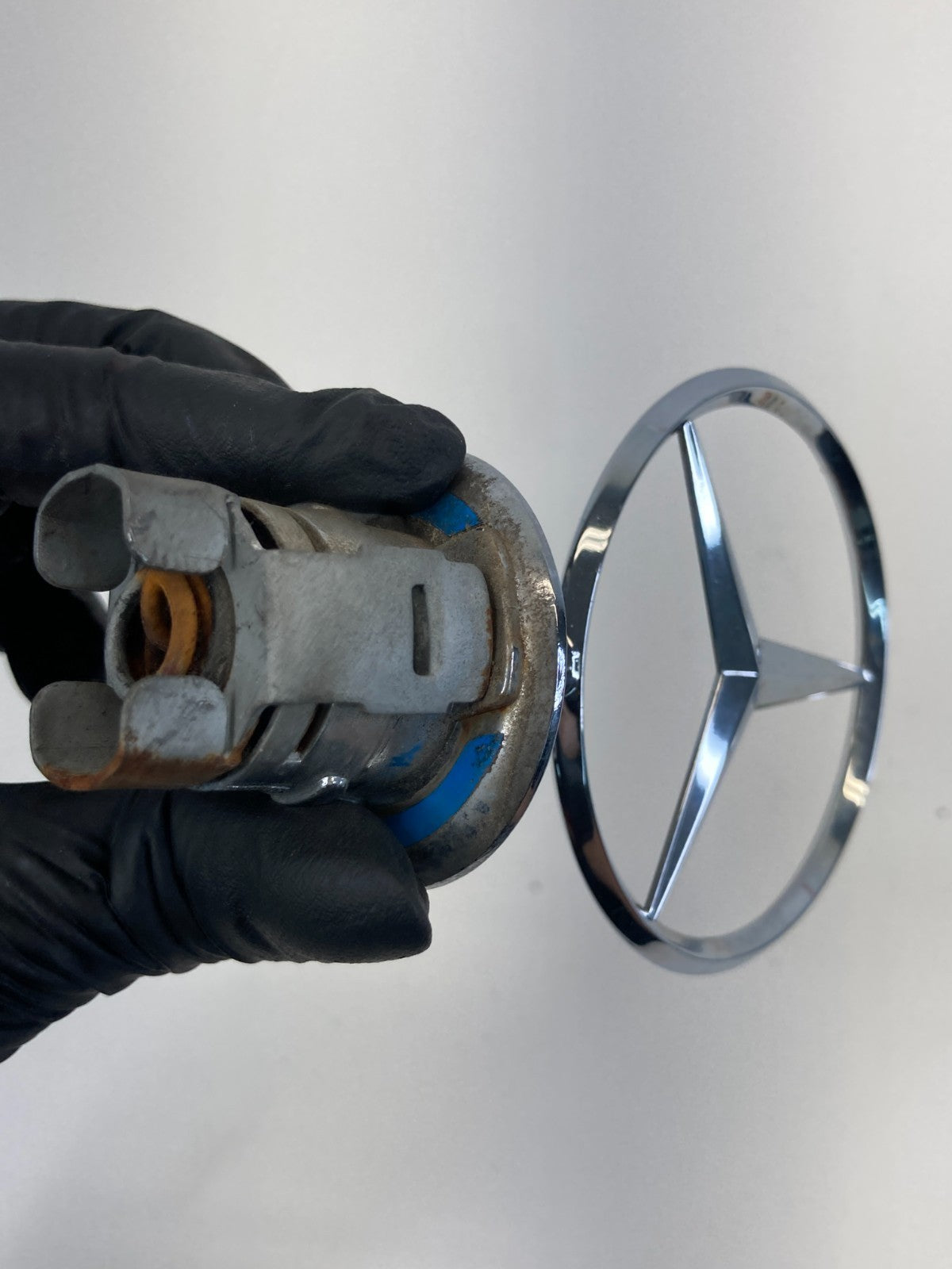 98 99 00 01 02 Mercedes-Benz E430 Front Hood Emblem Logo Badge Chrome OEM