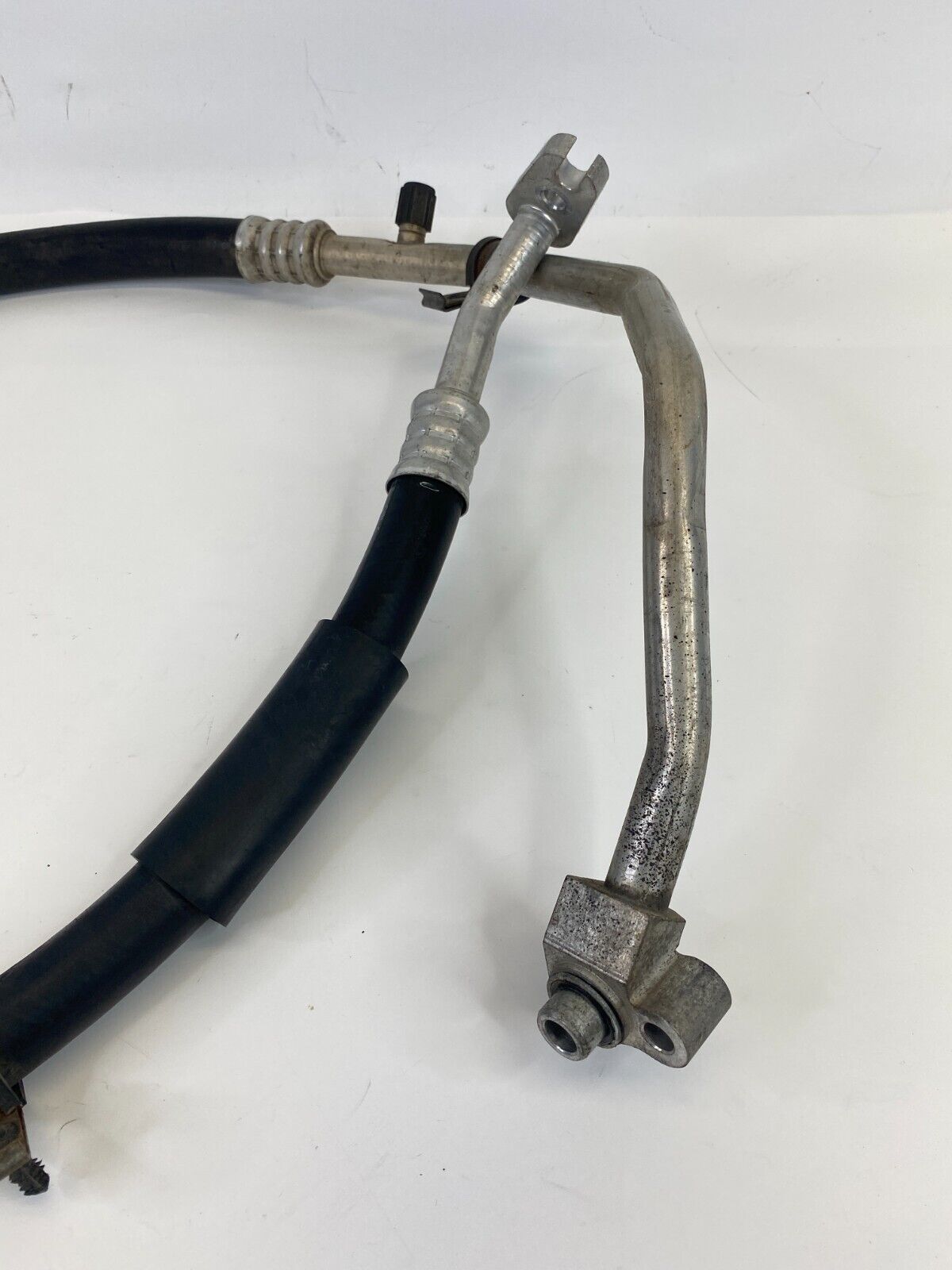 04-12 Chevrolet Colorado 3.5L A/C AC Refrigerant Suction Hose Line Pipe 21995791