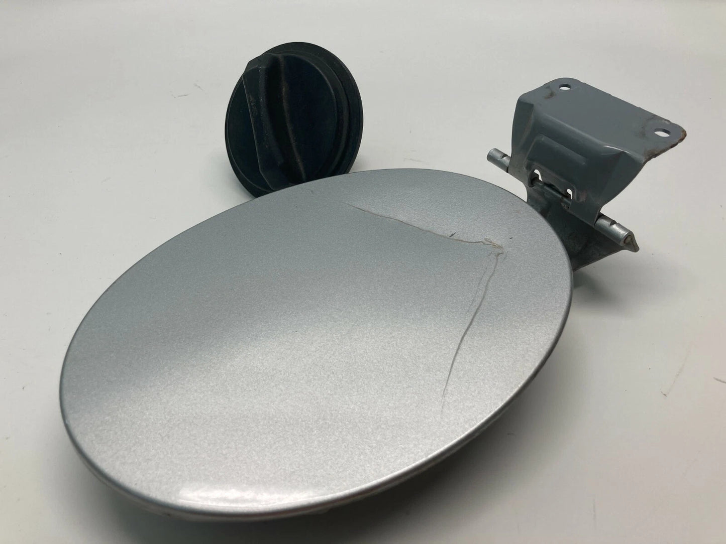 2004 2005 2006 MAZDA 3 SEDAN FUEL FILLER DOOR GAS LID COVER ASSEMBLY OEM