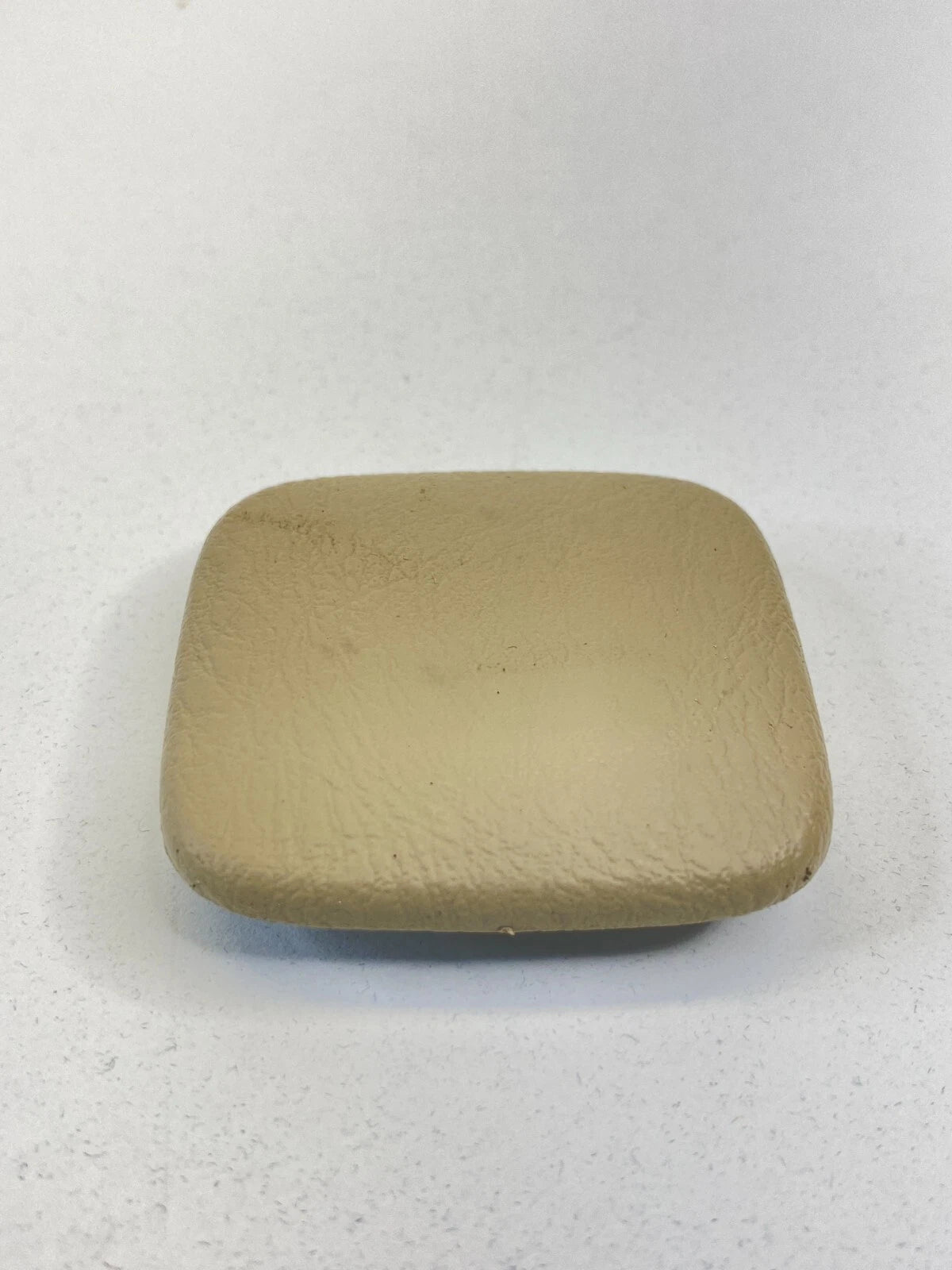 1998-2000 LEXUS LS400 FRONT LEFT RIGHT SEAT BELT RETRACTOR CAP COVER 73117850010