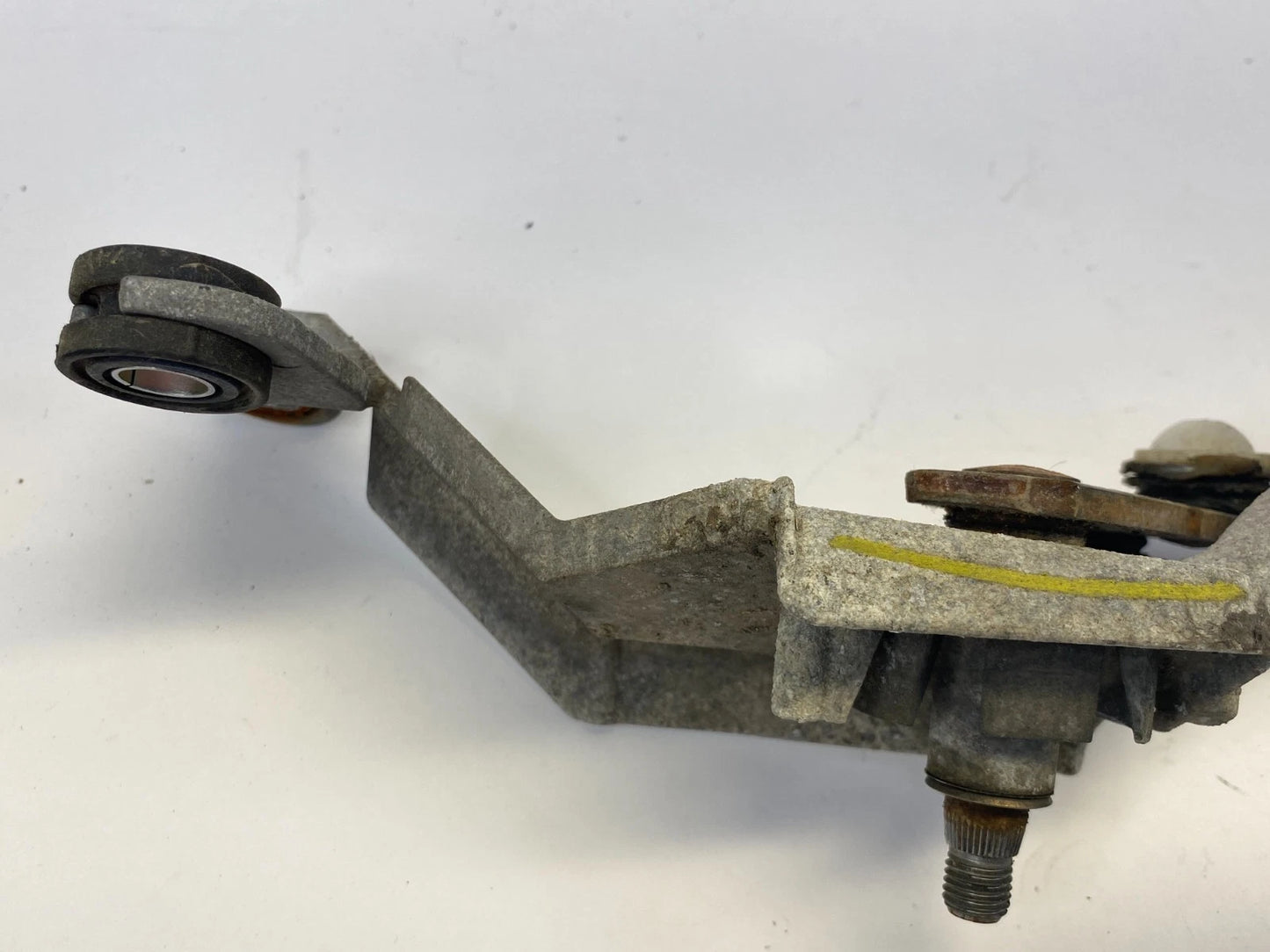 2007-2013 MITSUBISHI OUTLANDER FRONT WINDSHIELD WIPER MOTOR W/ LINKAGE OEM
