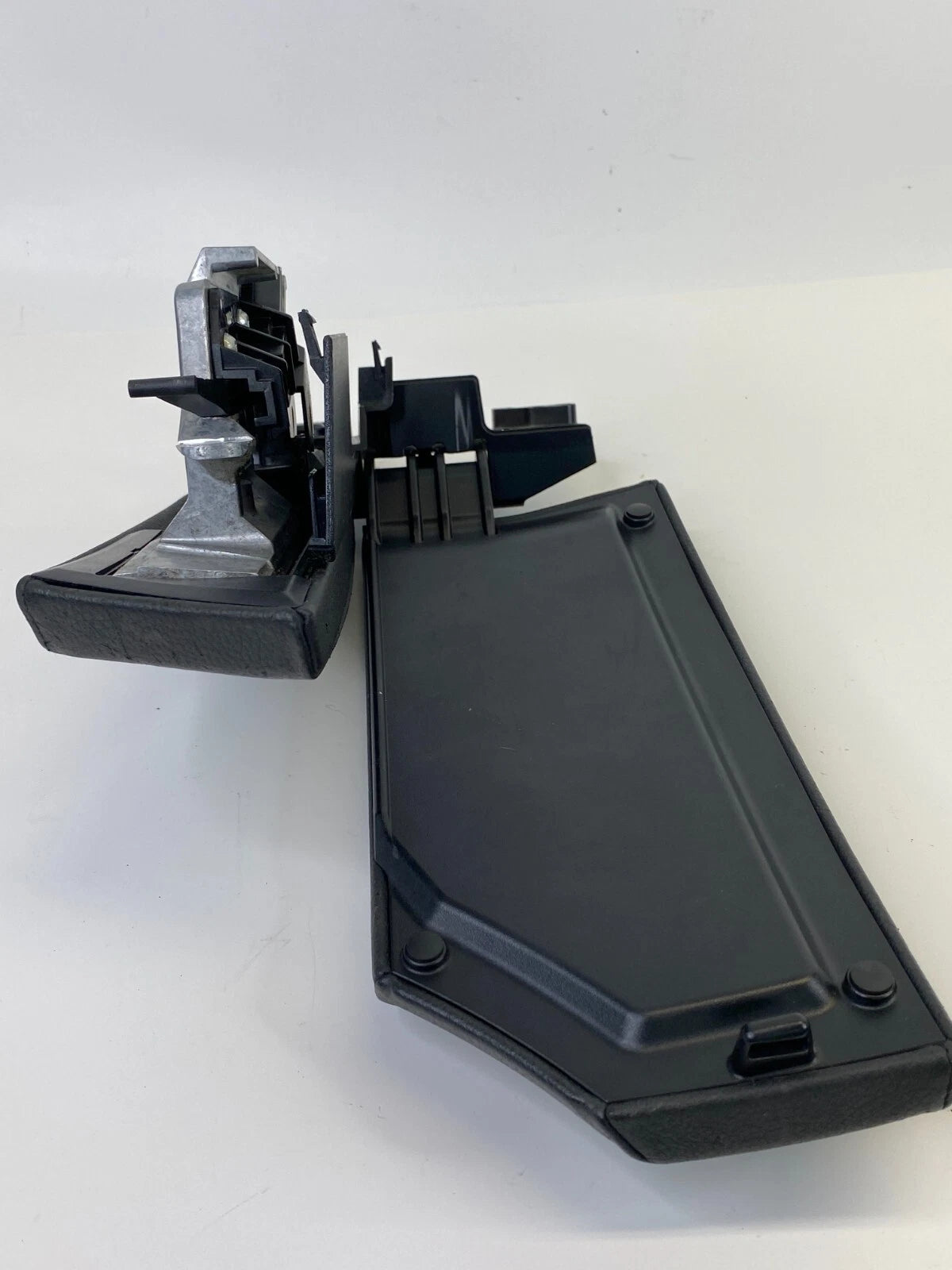 2009 2010 BMW 530I FRONT CENTER CONSOLE ARMREST LID ASSEMBLY 51169144941 OEM