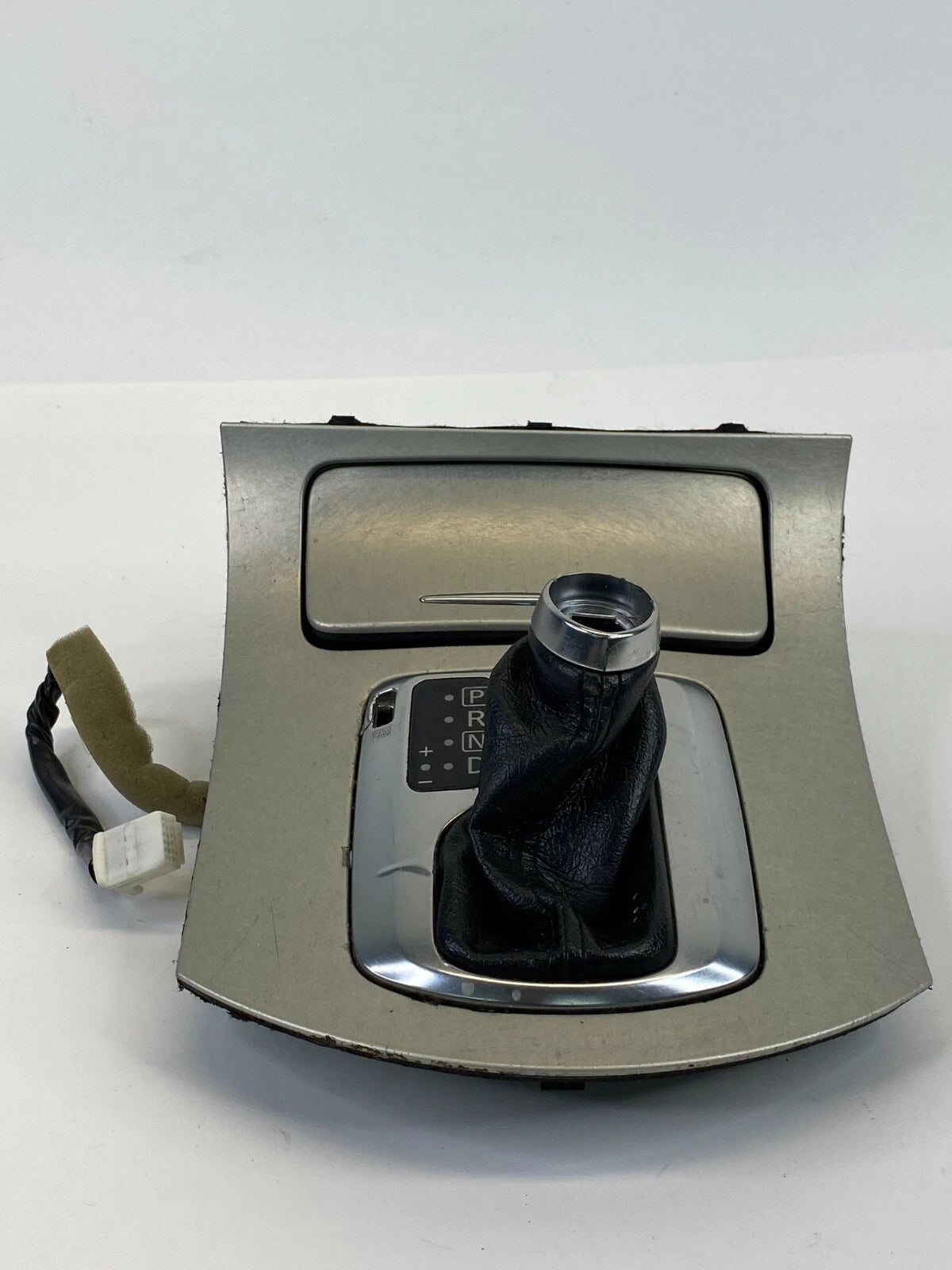 07 08 INFINITI G35 AUTOMATIC CENTER CONSOLE SHIFTER BEZEL W/ ASHTRAY 68800-JK00A