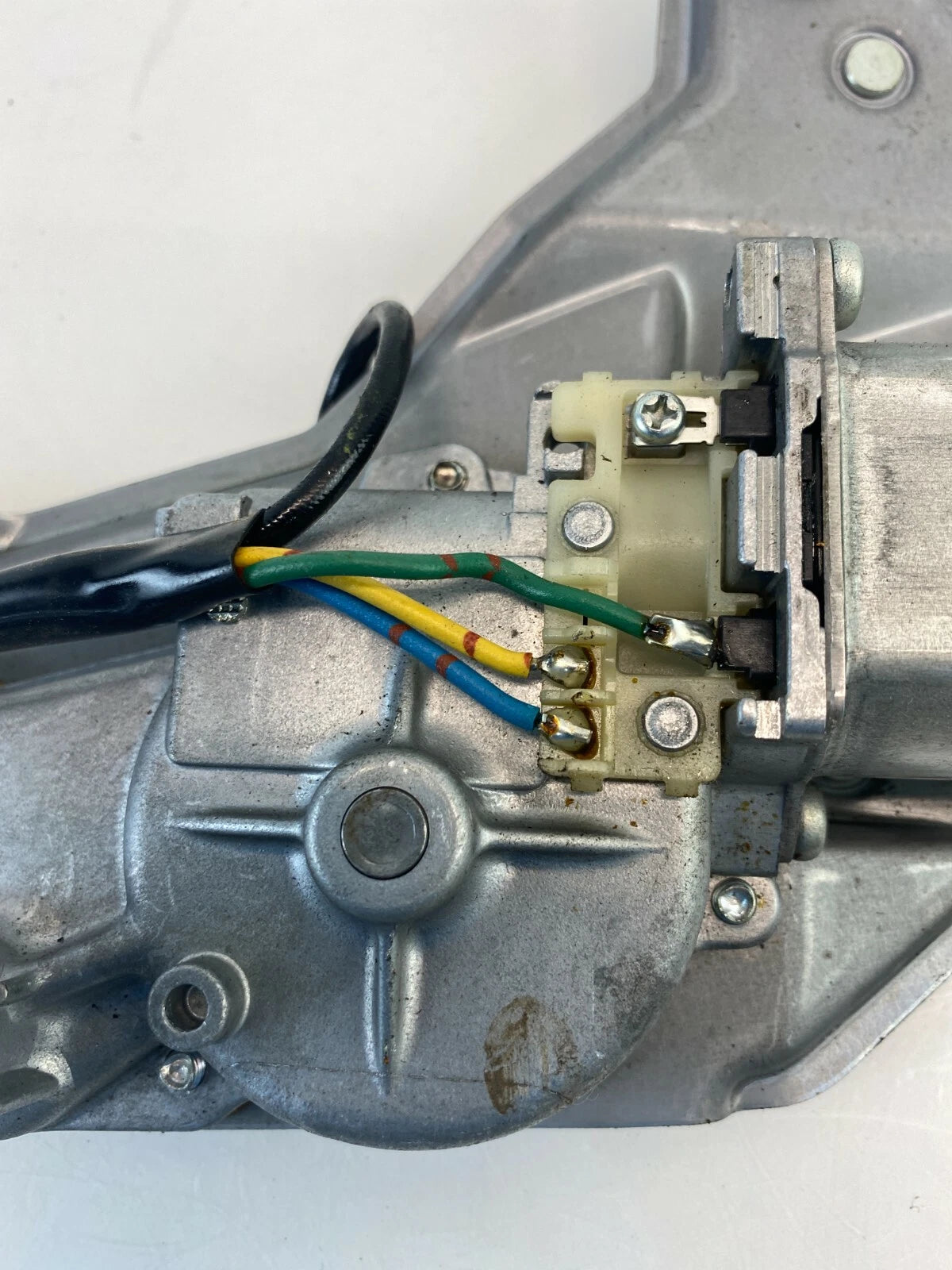 2004-2009 TOYOTA PRIUS REAR WINDSHIELD WIPER MOTOR ASSEMBLY 85130-47010 OEM