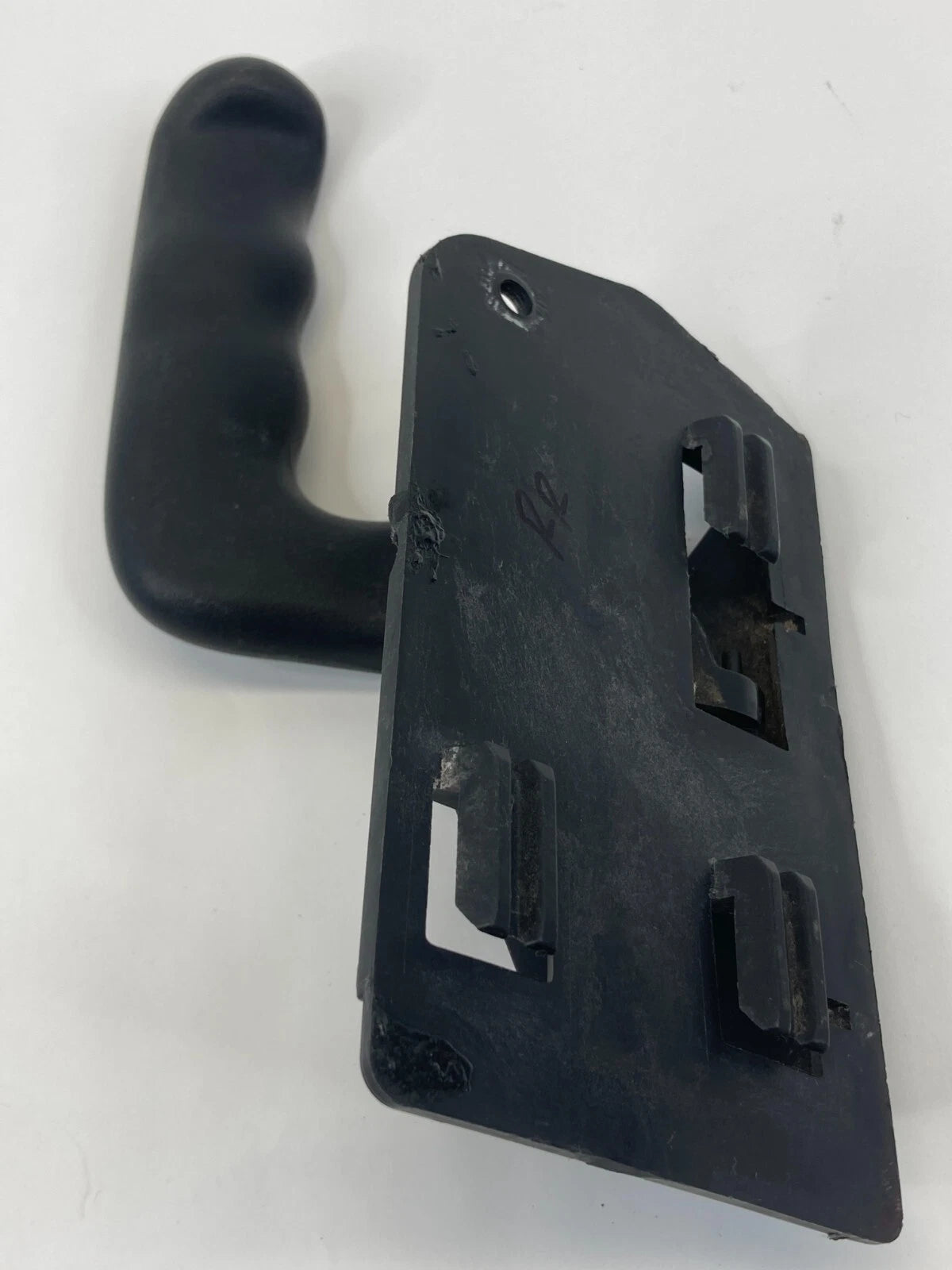 2000-2006 GMC YUKON REAR RIGHT PASSENGER SIDE INTERIOR DOOR HANDLE OEM 15780298