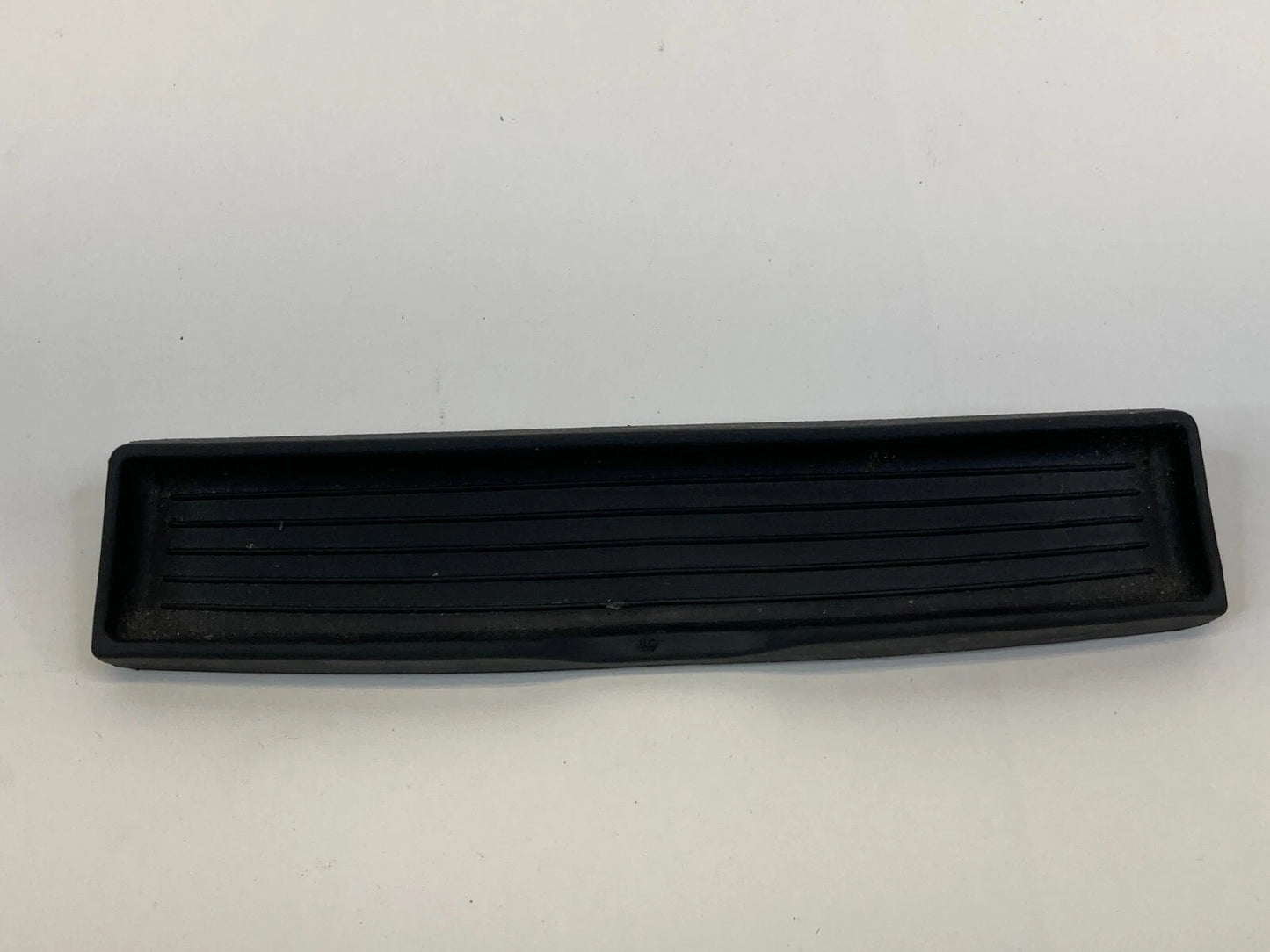 2009 2010 JAGUAR XF CENTER CONSOLE STORAGE RUBBER MAT COVER 8X23-M99D4622-A OEM
