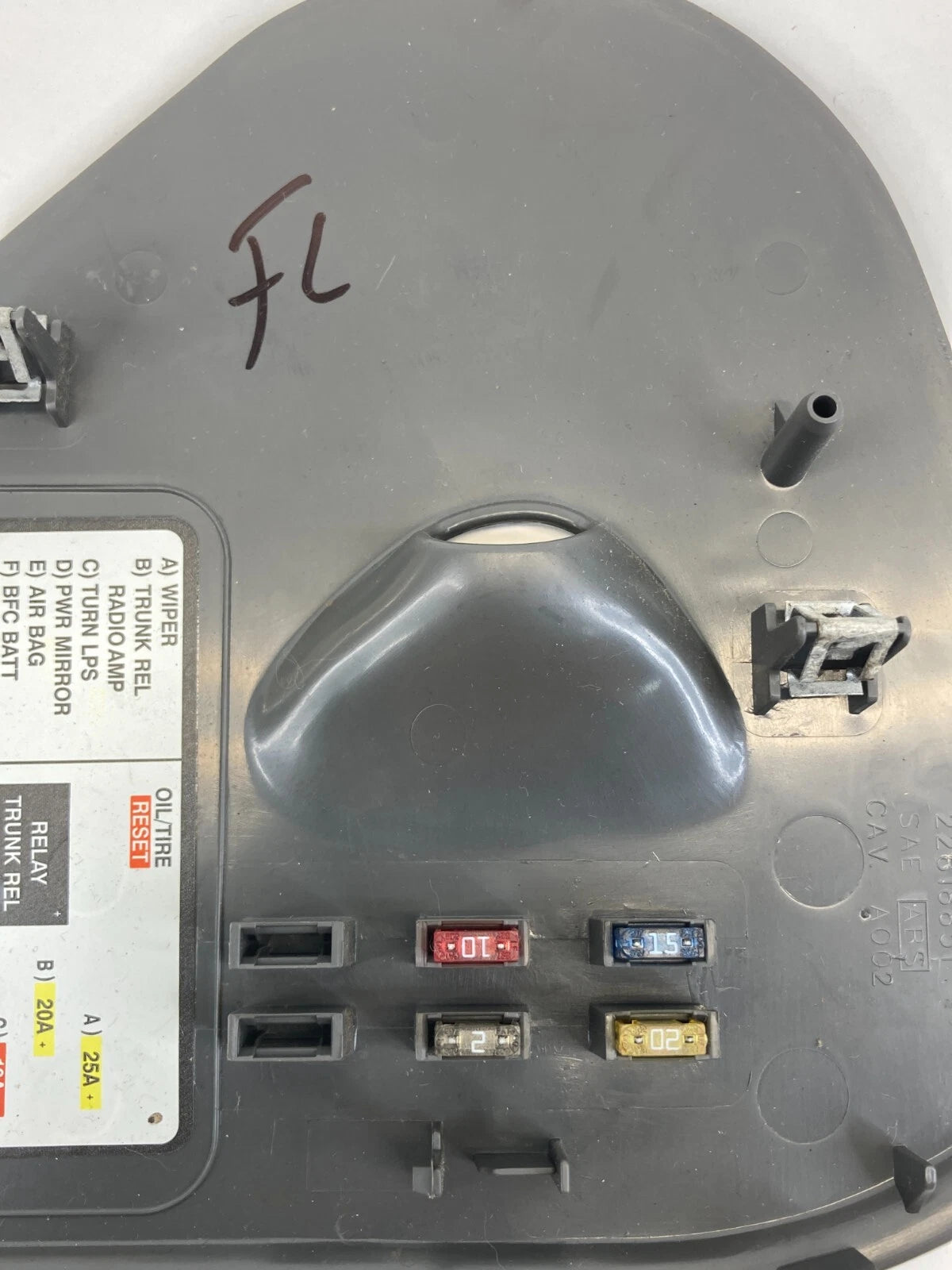 02-05 PONTIAC GRAND AM FRONT LEFT SIDE DASH FUSE BOX END CAP TRIM COVER 22618851