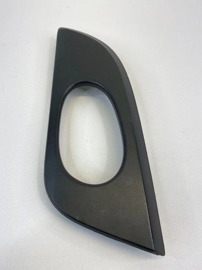 02-09 GMC ENVOY FRONT RIGHT PASSENGER INTERIOR DOOR HANDLE BEZEL TRIM 15146092