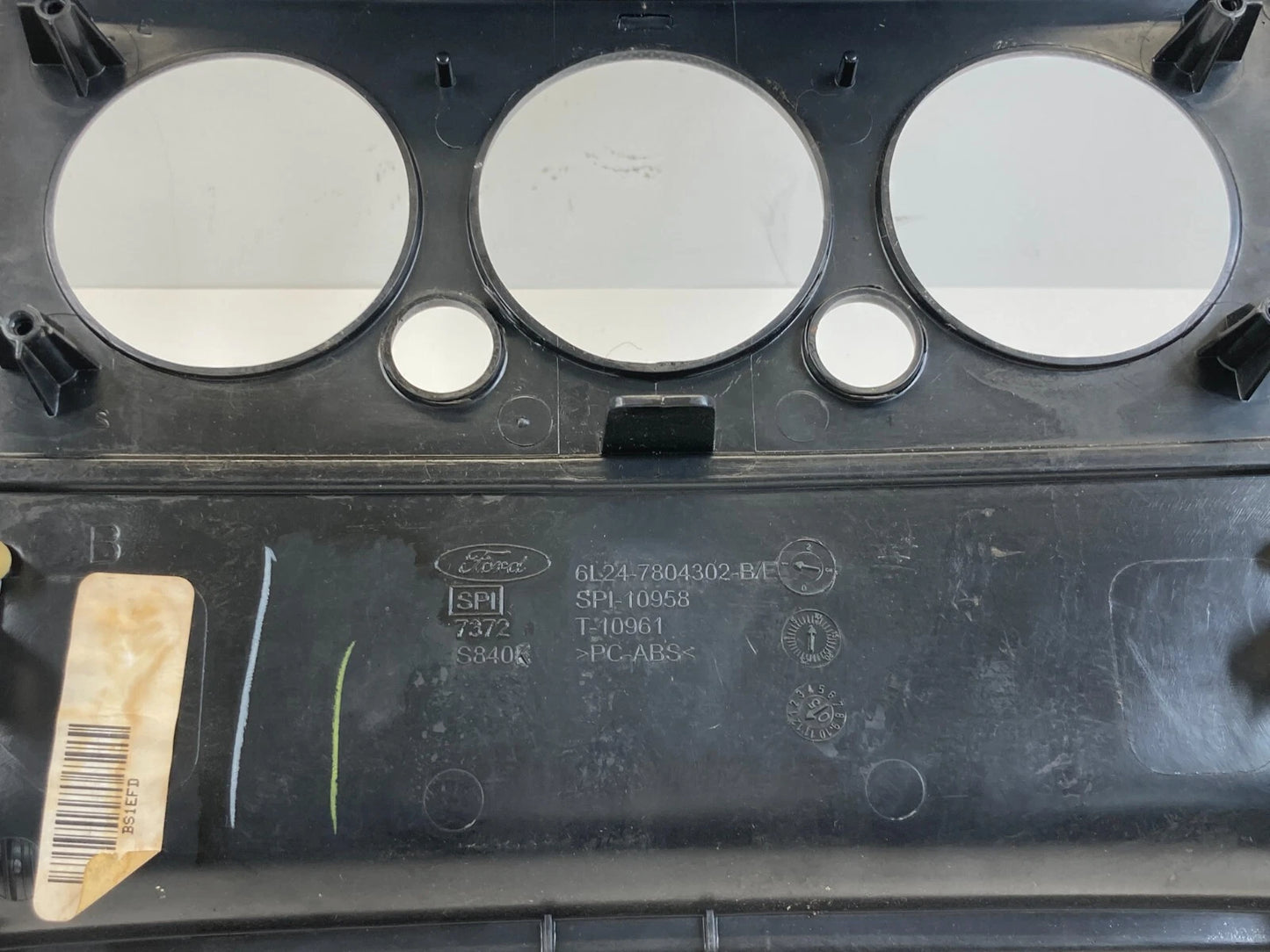 06-10 FORD EXPLORER RADIO CLIMATE CONTROL TRIM BEZEL W/ AIR VENT 6L24-7804302-B