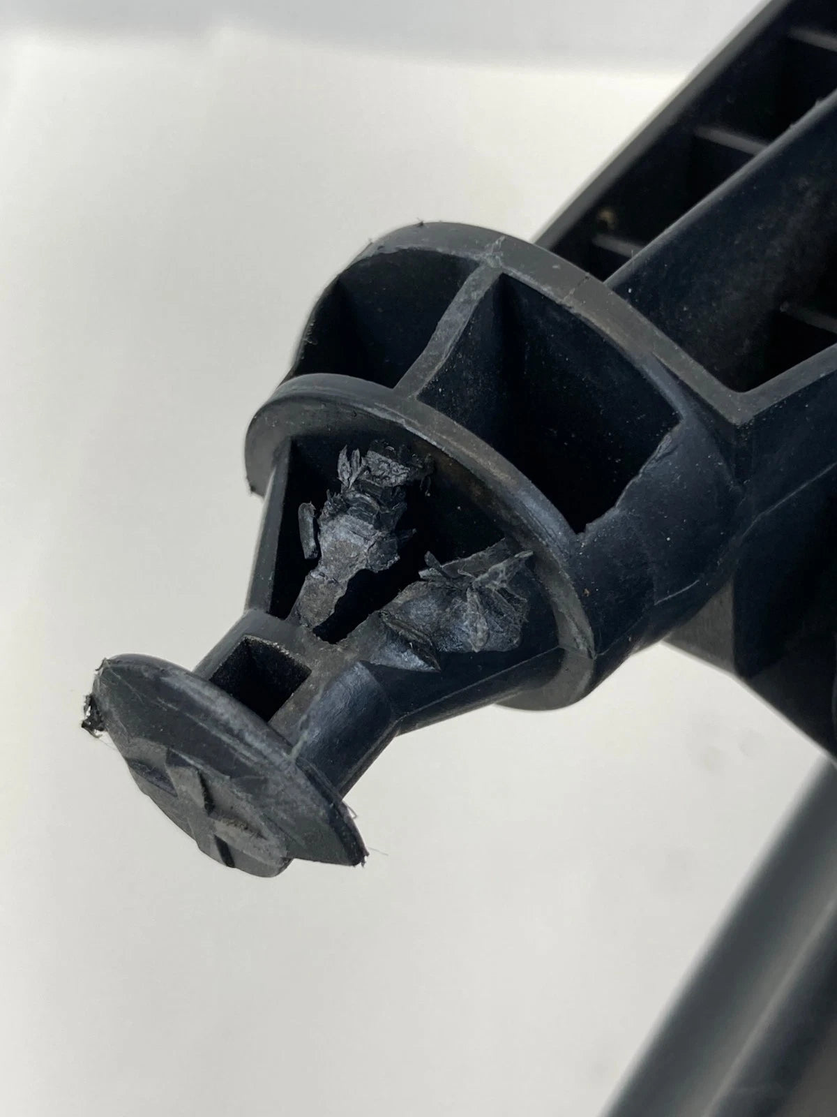 2008-2012 LAND ROVER LR2 3.2L AIR INTAKE CLEANER BOX FILTER HOUSING ASSY OEM