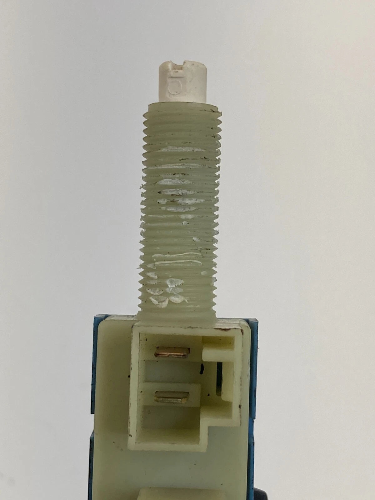 1997-2005 BUICK CENTURY 3.1L A/T BRAKE LIGHT STOP LAMP STOPLAMP BUTTON SWITCH