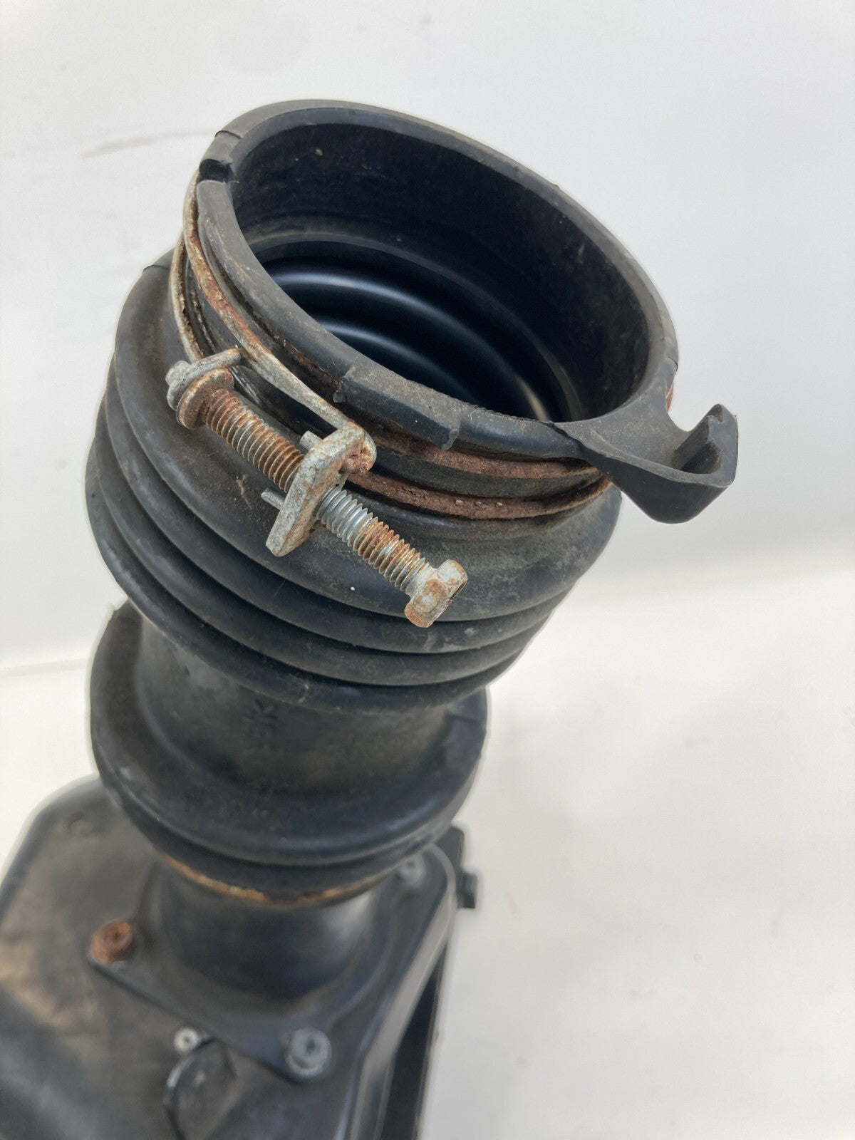 2003-2008 Infiniti FX35 Air Cleaner Intake Box Cover Hose Duct & MAF 22680-CA000