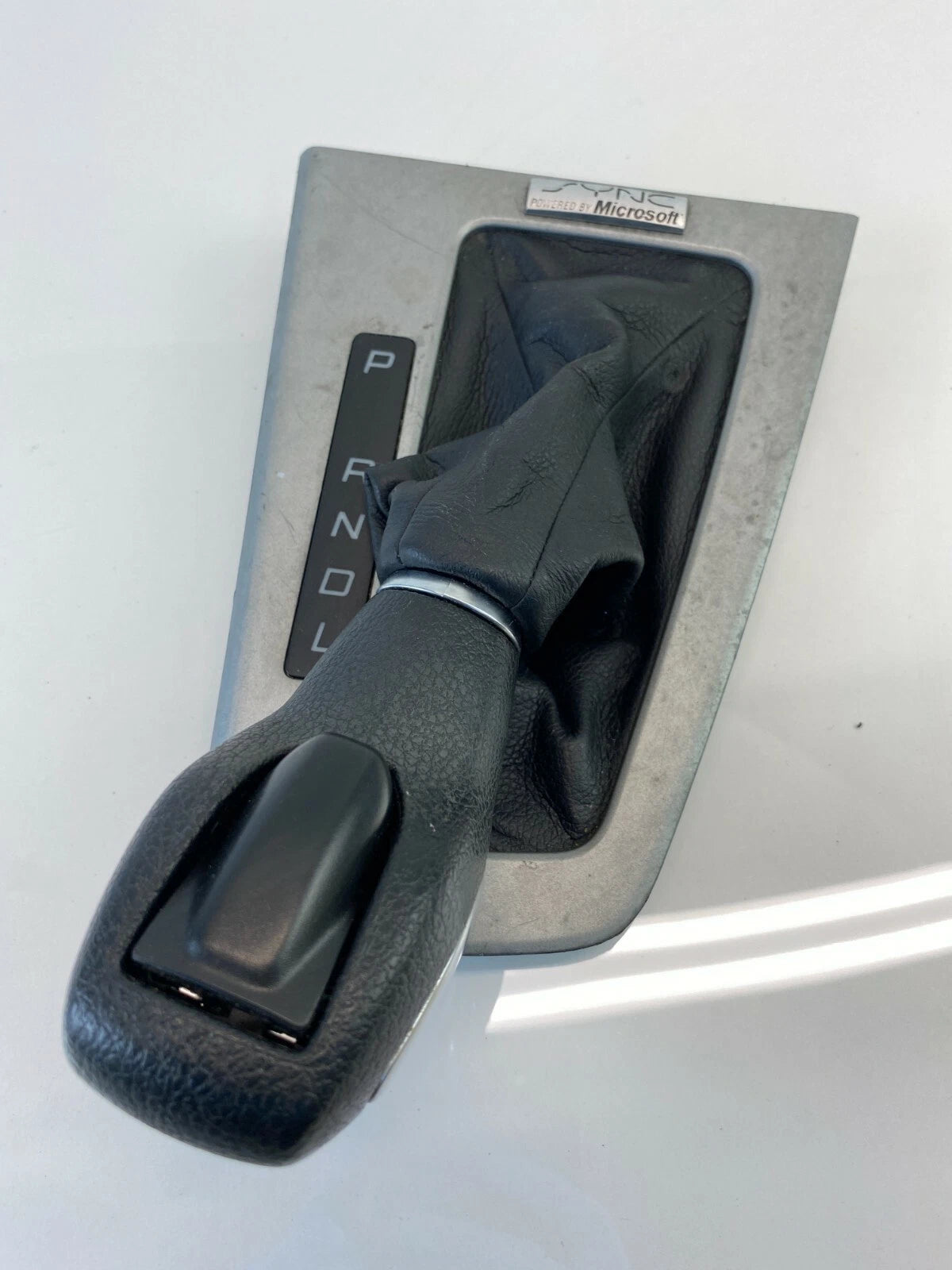 12-14 FORD FOCUS A/T CENTER CONSOLE SHIFTER SHIFT BEZEL BOOT & KNOB 75C812-012