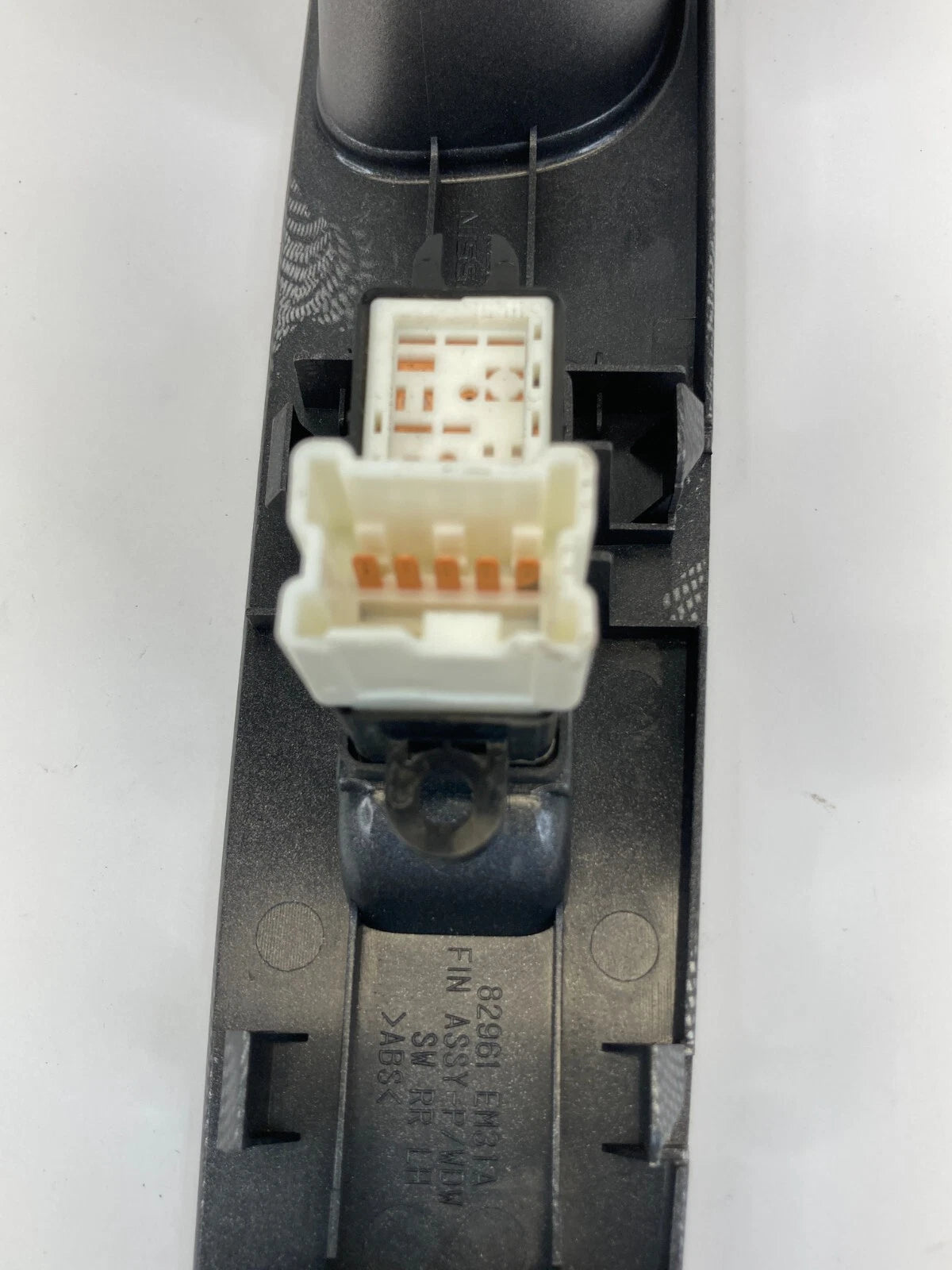 2007-2009 NISSAN VERSA REAR LEFT BACK SIDE WINDOW SWITCH 82961-EM31A OEM