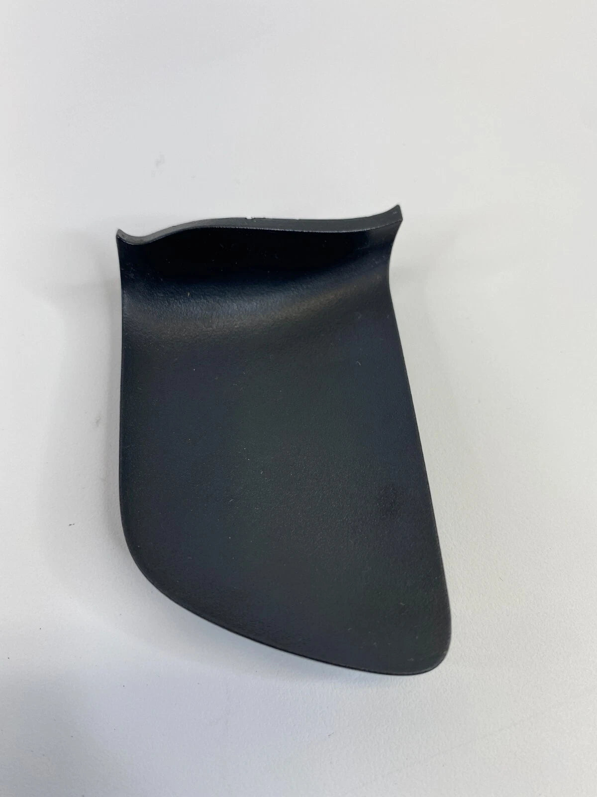 2004-2006 LEXUS RX330 FRONT LEFT INNER DOOR PLUG SCREW COVER TRIM 69284-AA010-A