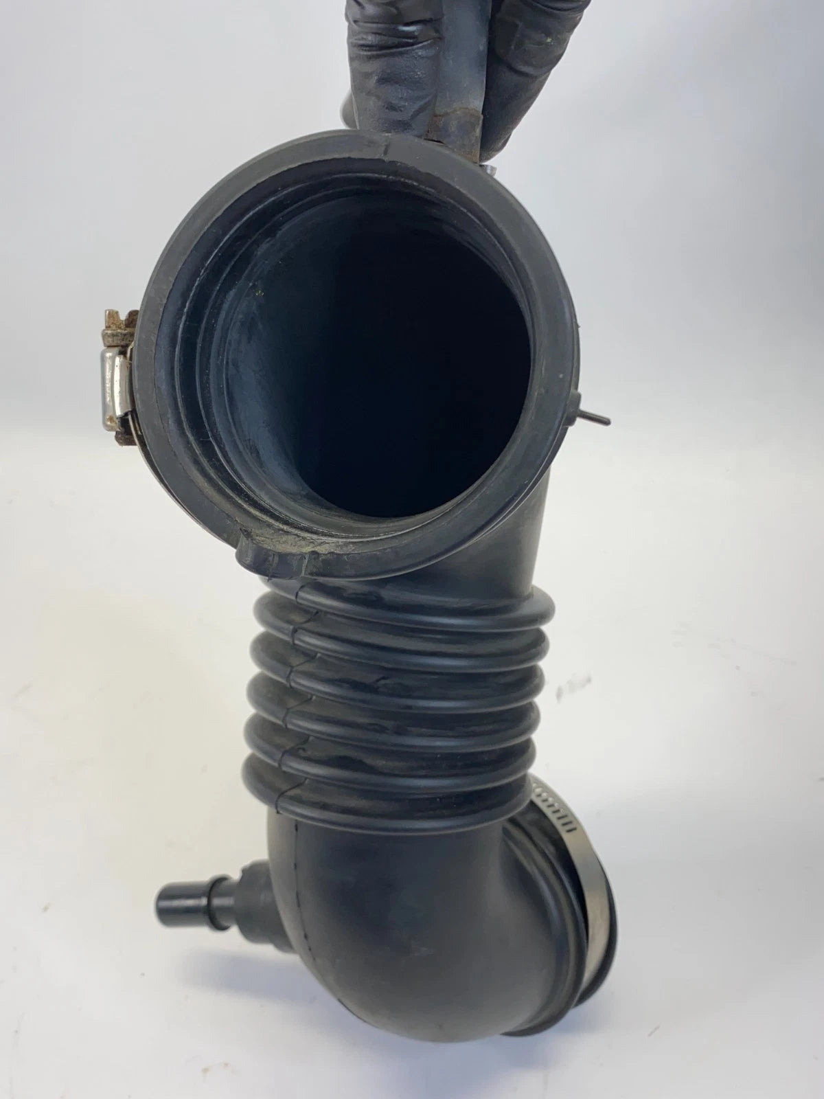 2009-2012 FORD ESCAPE 2.5L L4 AT AIR CLEANER INTAKE HOSE PIPE TUBE 9L84-9R504-CB