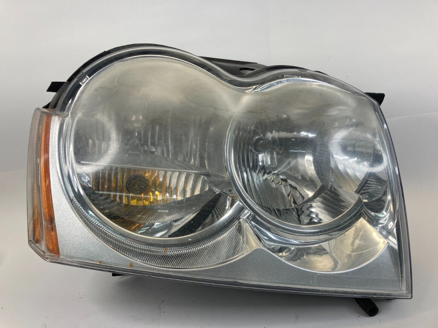 05-07 Jeep Grand Cherokee Front Right Passenger Headlight Head Lamp 61A1808-0180