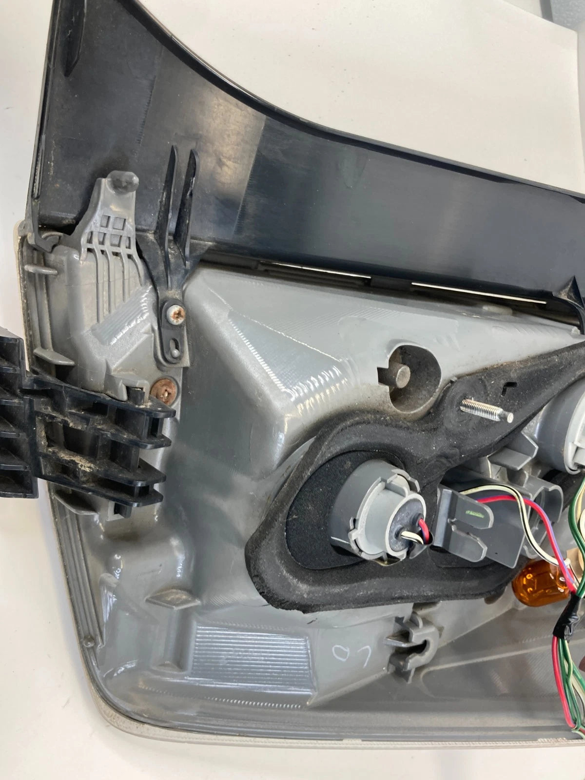 2010 2011 10 11 TOYOTA PRIUS REAR LEFT DRIVER TAIL LIGHT TAILLIGHT ASSEMBLY OEM