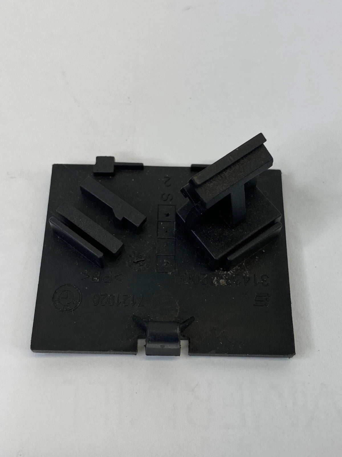 2004-2007 BMW 530I 525I DIAGNOSIS INTERFACE SENSOR COVER TRIM BEZEL 31433-0200
