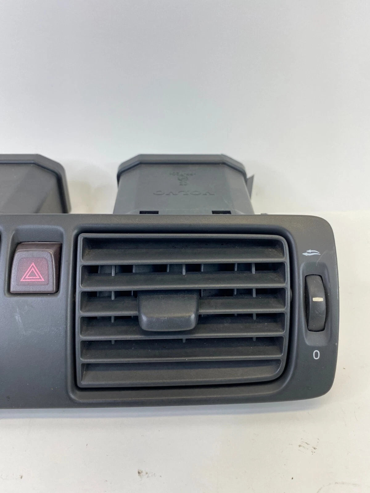 2004-2007 VOLVO S40 CENTER DASH AC AIR VENT GRILLE DUCT W/ HAZARD SWITCH OEM