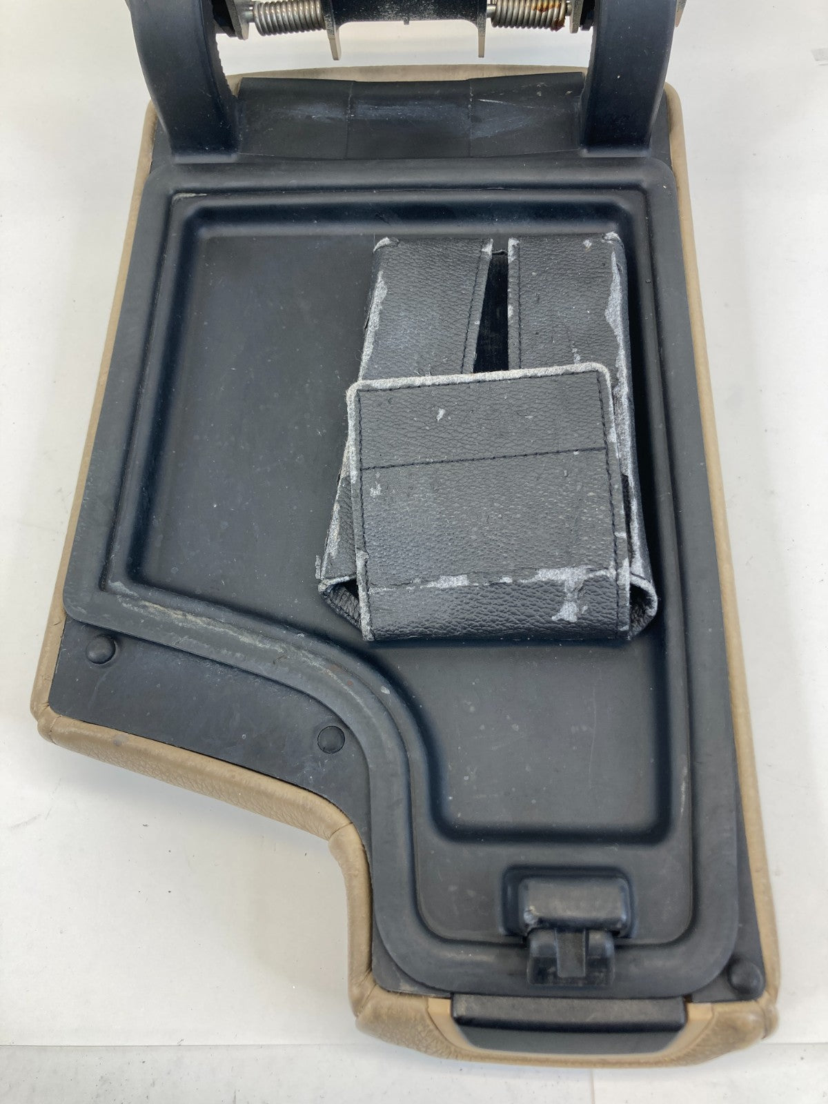 2007 2008 BMW 328xi Center Console Armrest Arm Rest Lid Cover