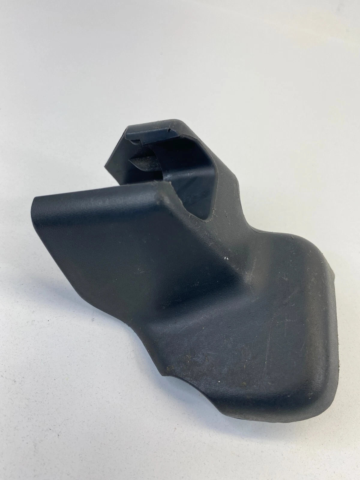 2009-2013 TOYOTA MATRIX LEFT OUTER SEAT TRACK END COVER TRIM CAP 72138-02100 OEM