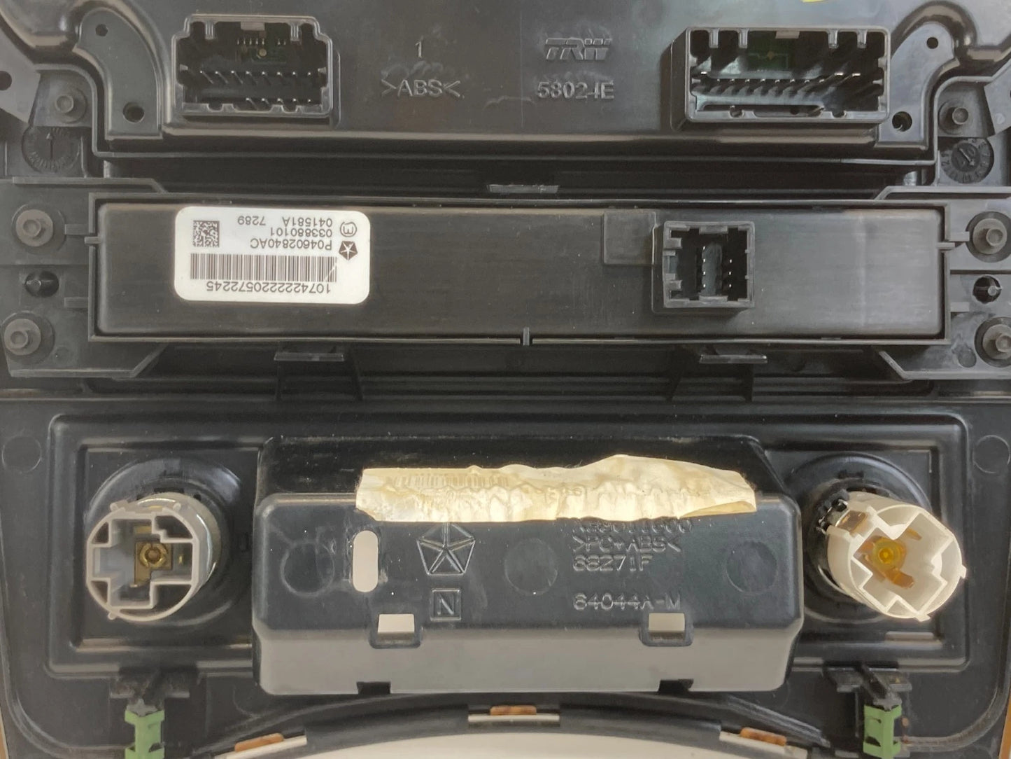 2008-2010 JEEP GRAND CHEROKEE DASH RADIO FACEPLATE BEZEL W/ CLIMATE CONTROL