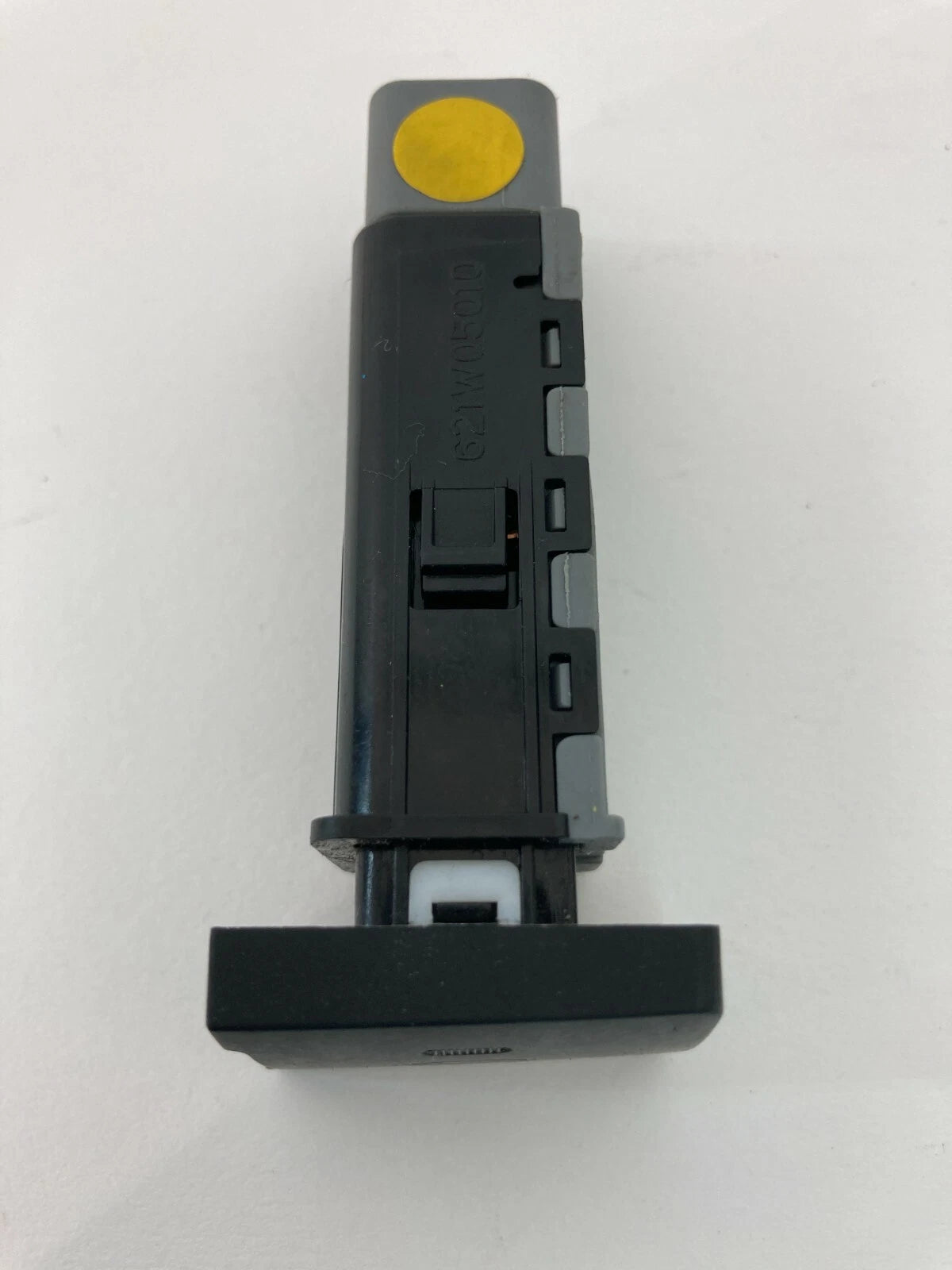 2007 2008 HYUNDAI ENTOURAGE WINDSHIELD DEFROSTER SWITCH BUTTON 621W05010 OEM