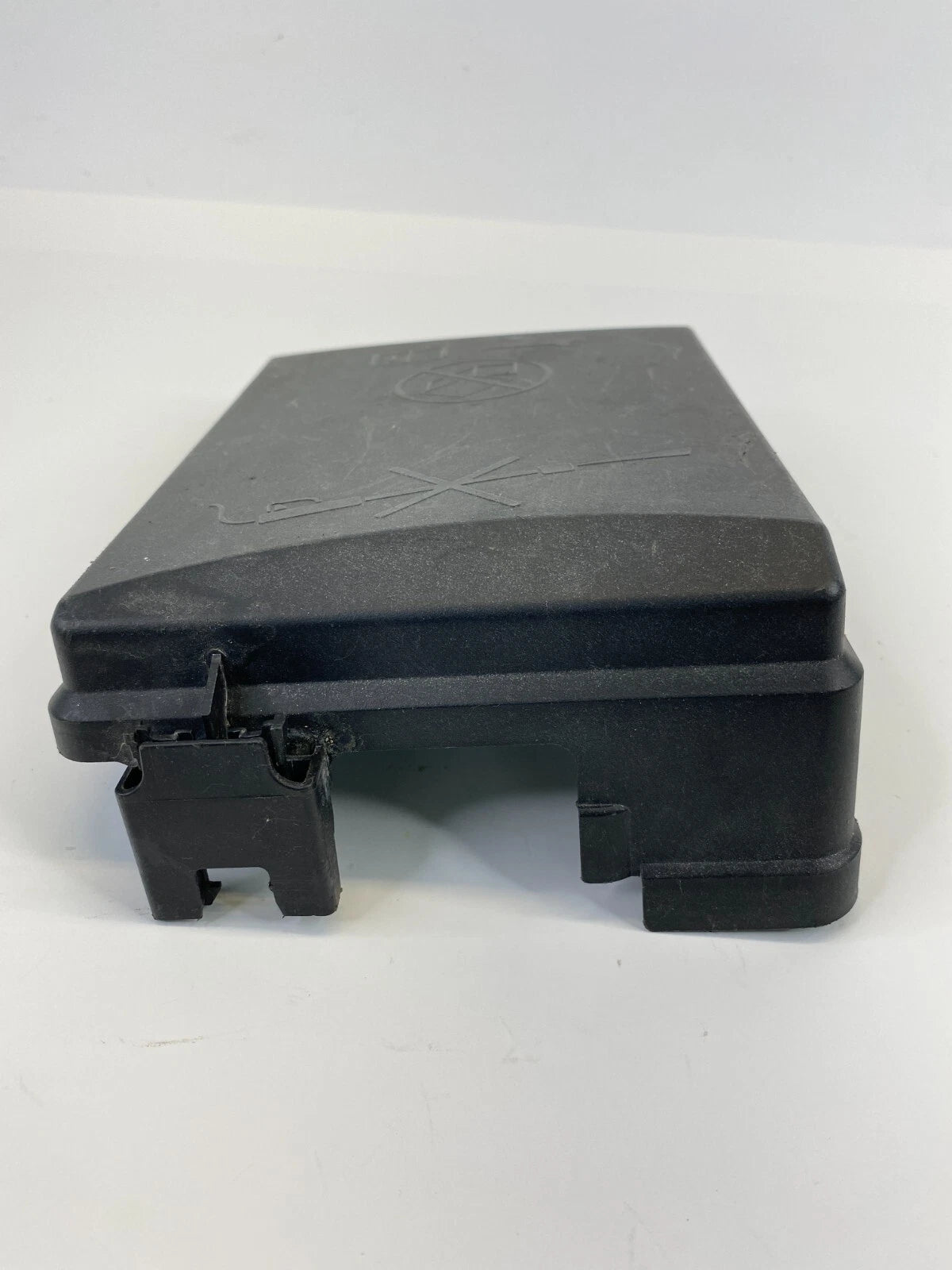 2012-2018 CHEVY SONIC FRONT COMPARTMENT FUSE BLOCK MODULE COVER 95315649 OEM