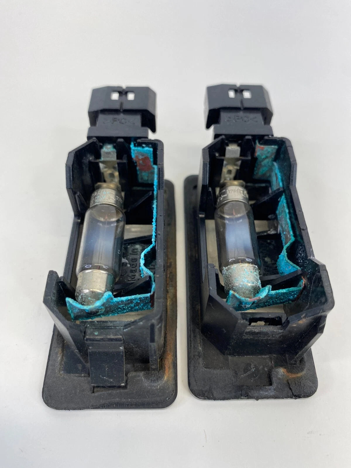 2006 BMW 330XI SEDAN REAR TRUNK LID LICENSE PLATE LIGHT LAMP SET PAIR OEM