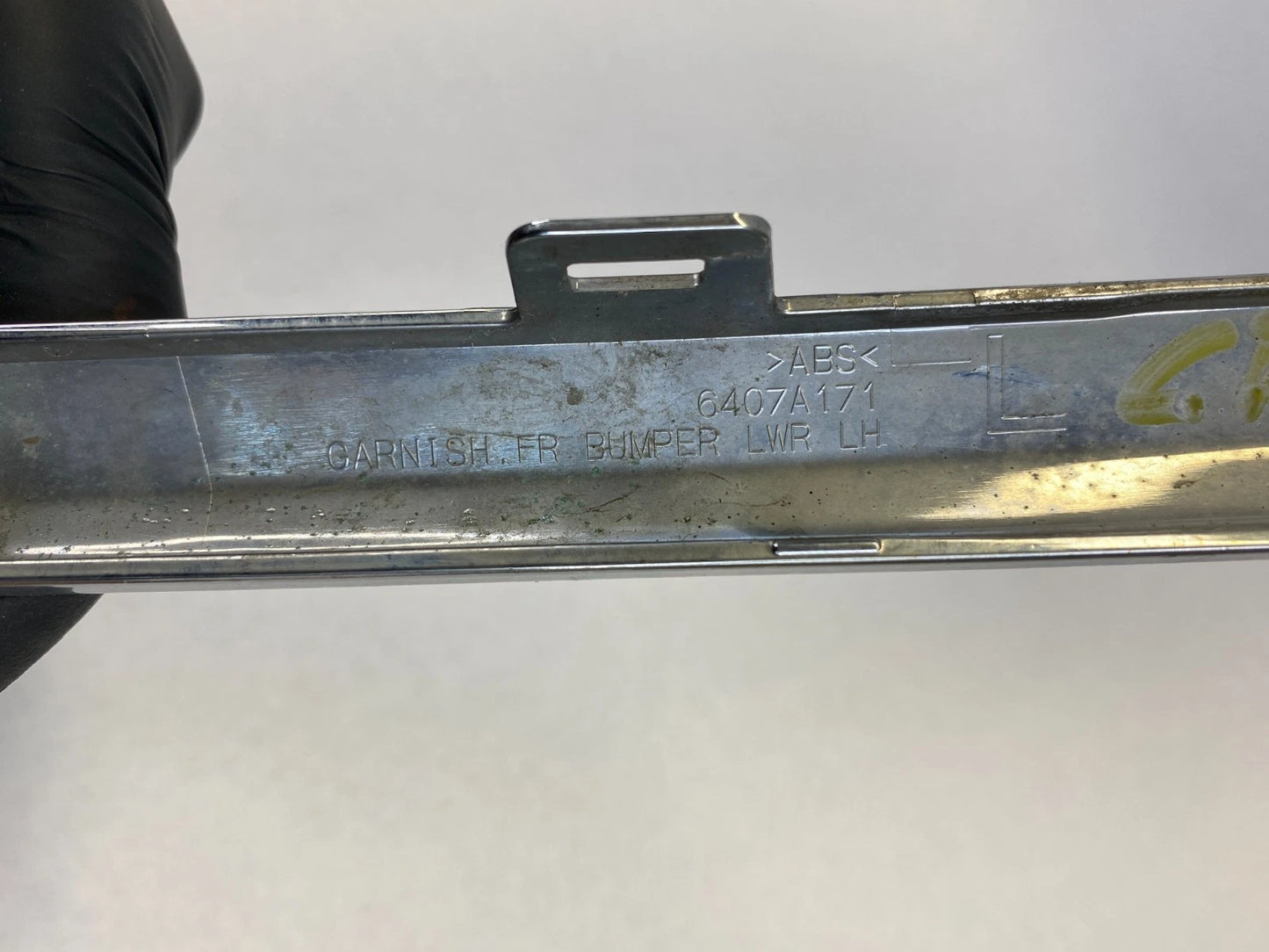 2016-2019 MITSUBISHI OUTLANDER SPORT FRONT LEFT LOWER BUMPER MOLDING GARNISH OEM