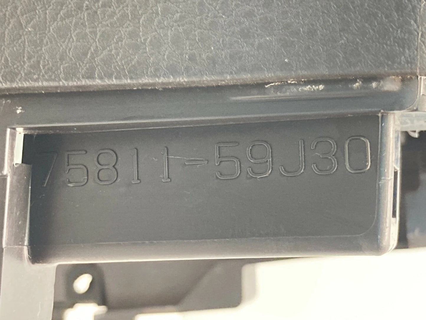2005 2006 2007 SUZUKI AERIO FRONT CENTER CONSOLE CUP HOLDER INSERT 75820-59J00