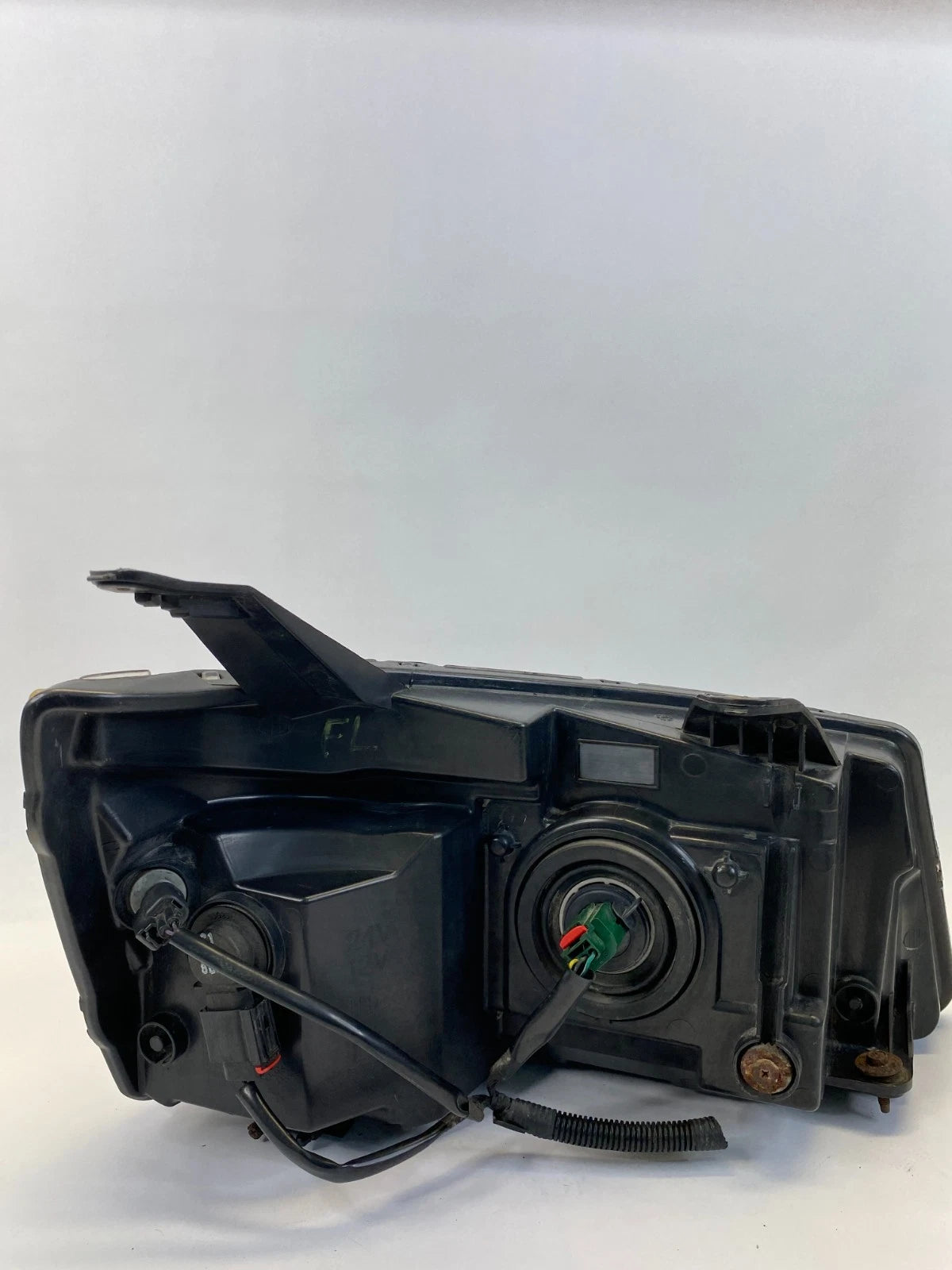 2006-2009 PONTIAC TORRENT HEADLIGHT LAMP HOUSING ASSEMBLY FRONT LEFT OEM FACTORY