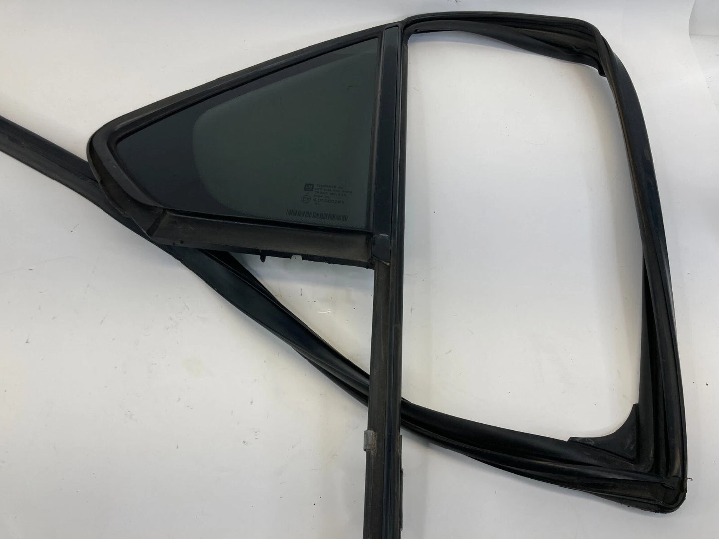 2010-2017 CHEVROLET EQUINOX REAR RIGHT SIDE DOOR VENT QUARTER WINDOW GLASS OEM