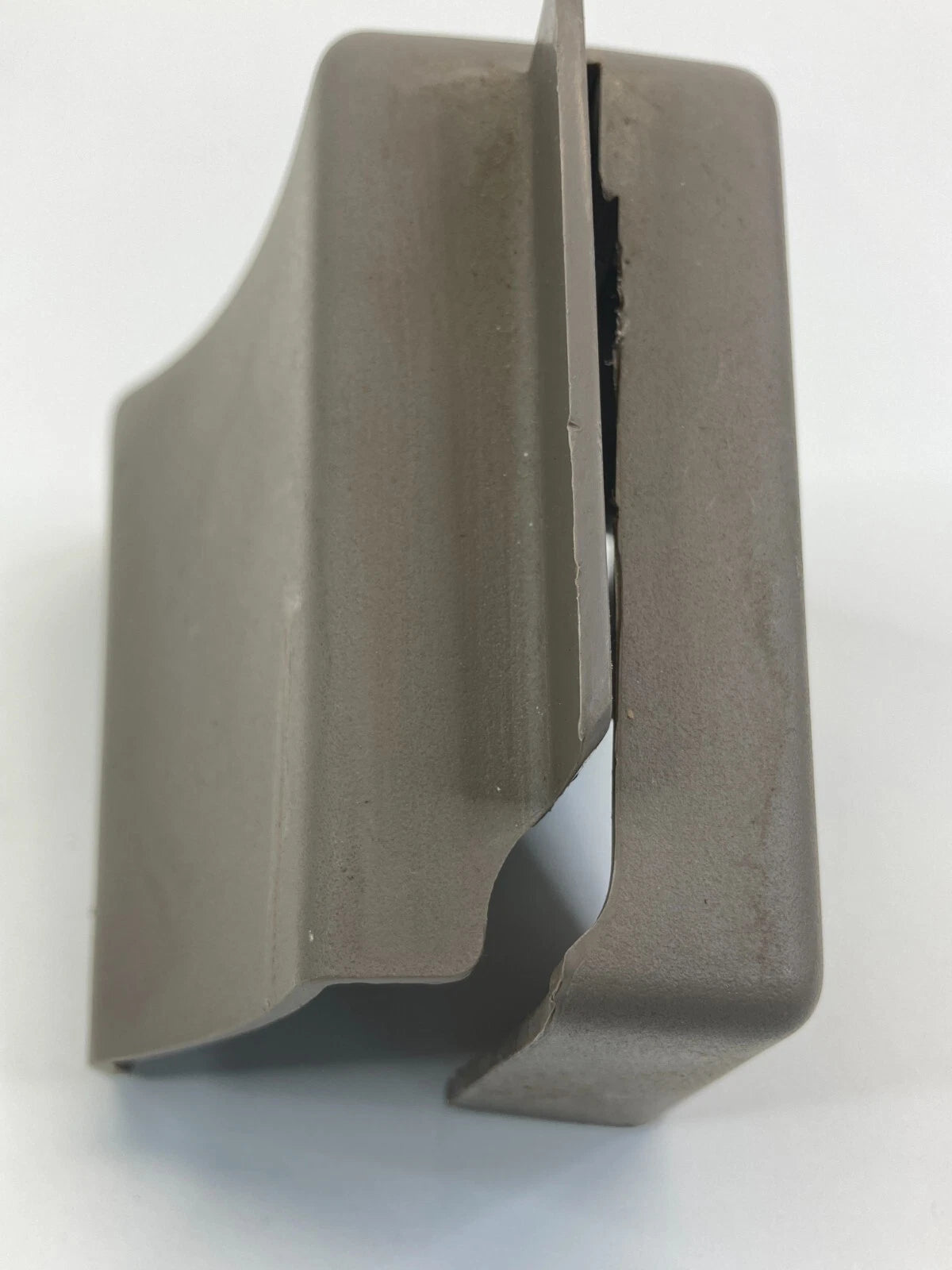 96-07 FORD TAURUS RIGHT INNER SIDE FRONT SEAT TRACK COVER TRIM F6DB-54617D22 OEM