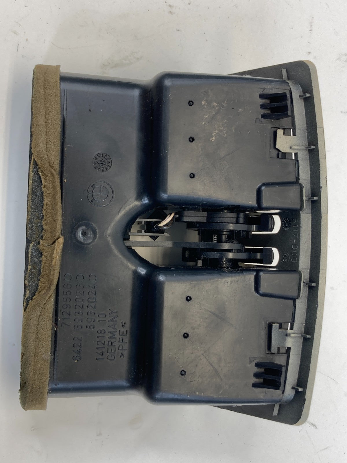 04 05 06 07 BMW 525i Rear Center Console Dual Air A/C Vent Grille 6932023 OEM