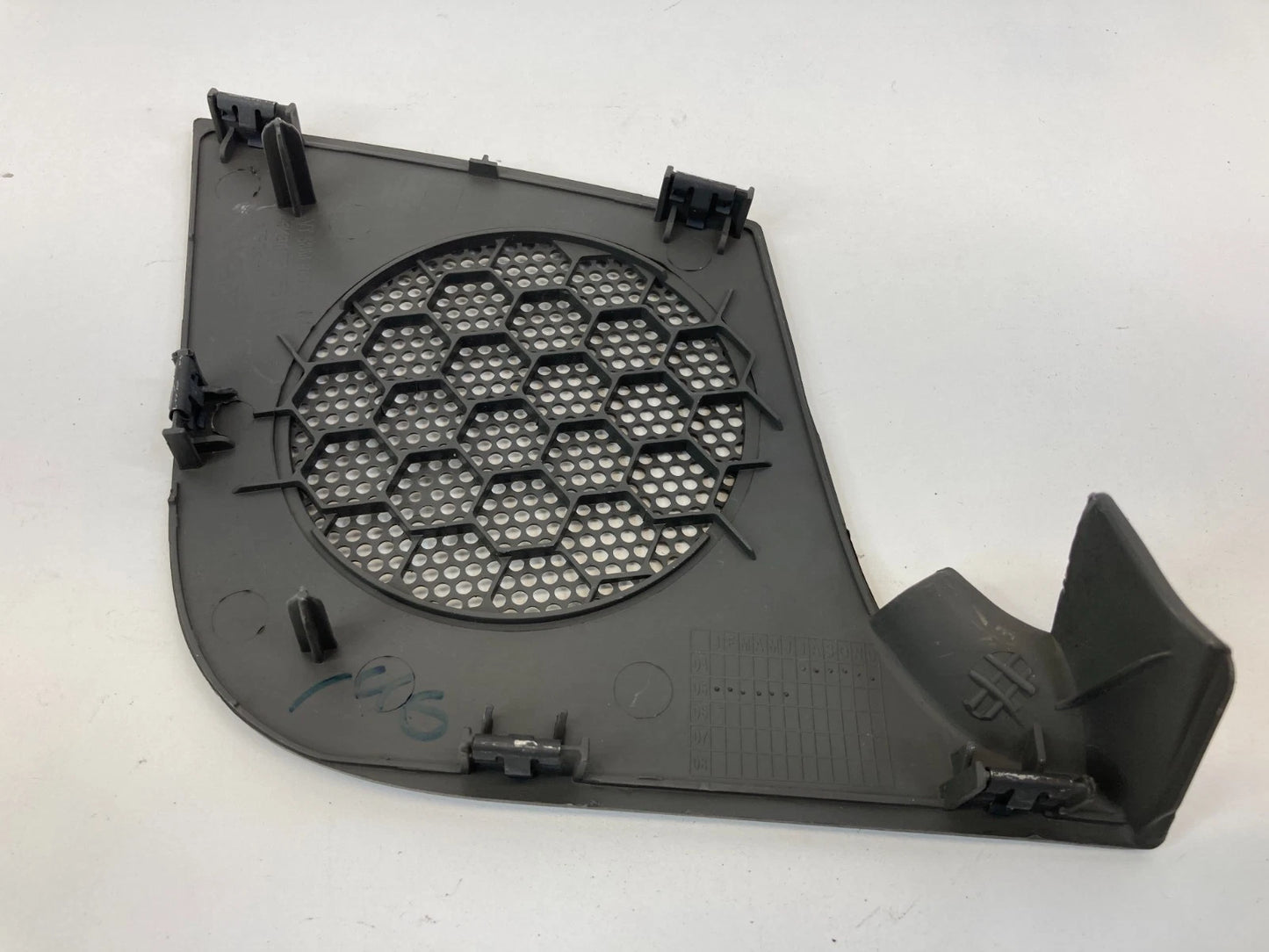 05-07 JEEP GRAND CHEROKEE FRONT LEFT DRIVER SIDE DASH SPEAKER GRILLE COVER TRIM