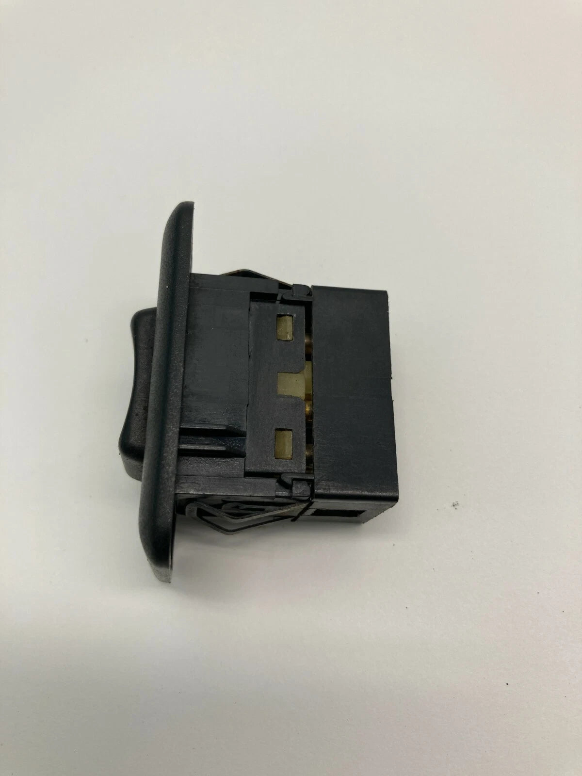 1993 94 95 96 1997 VOLVO 850 REAR LEFT SIDE WINDOW BUTTON SWITCH 03838658 OEM