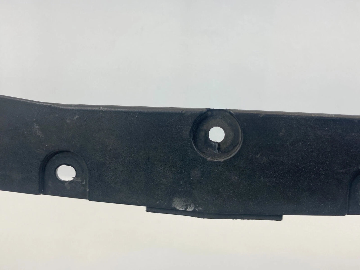 2009-2011 CHEVROLET AVEO5 FRONT BUMPER UPPER RETAINER PANEL COVER 96813745 OEM