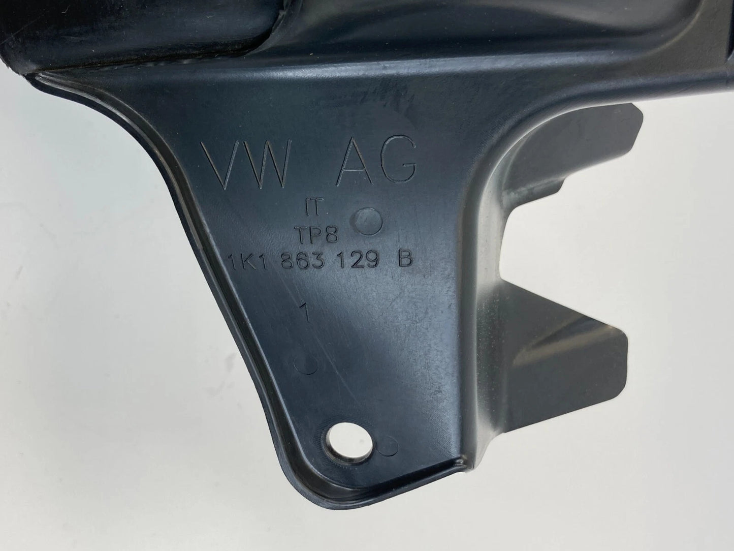 06-09 VOLKSWAGEN GTI LOWER STEERING SHAFT COLUMN COVER TRIM 1K1-863-129-B OEM