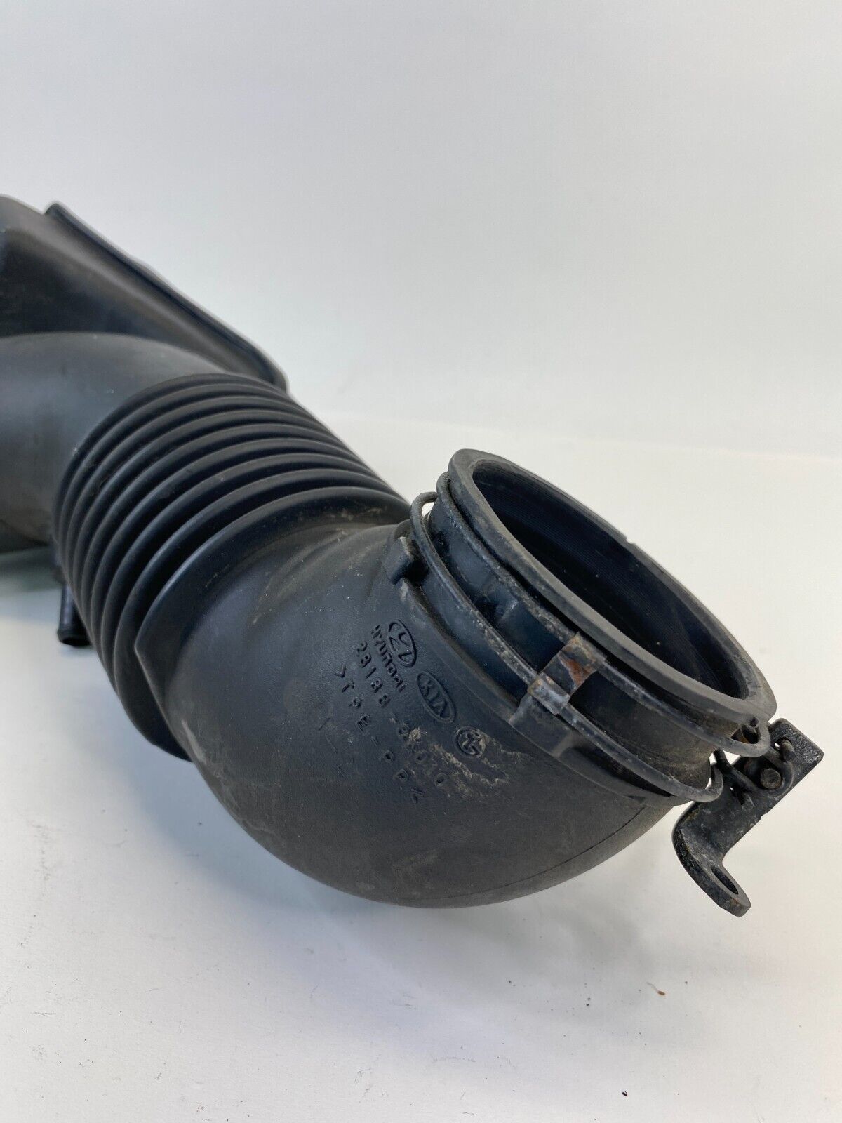 2006-2010 Hyundai Sonata 2.4L AT Air Intake Duct Hose Tube Resonator 28188-3K010