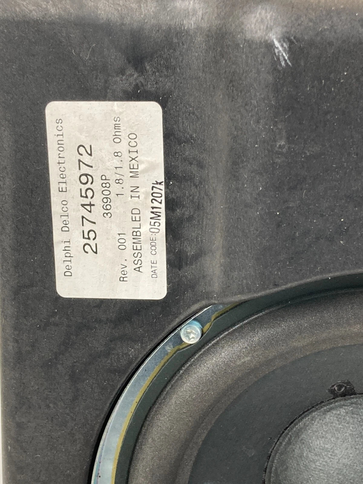 2004-2006 CADILLAC SRX BASE REAR SUBWOOFER SOUND SYSTEM SPEAKER 25745972 OEM