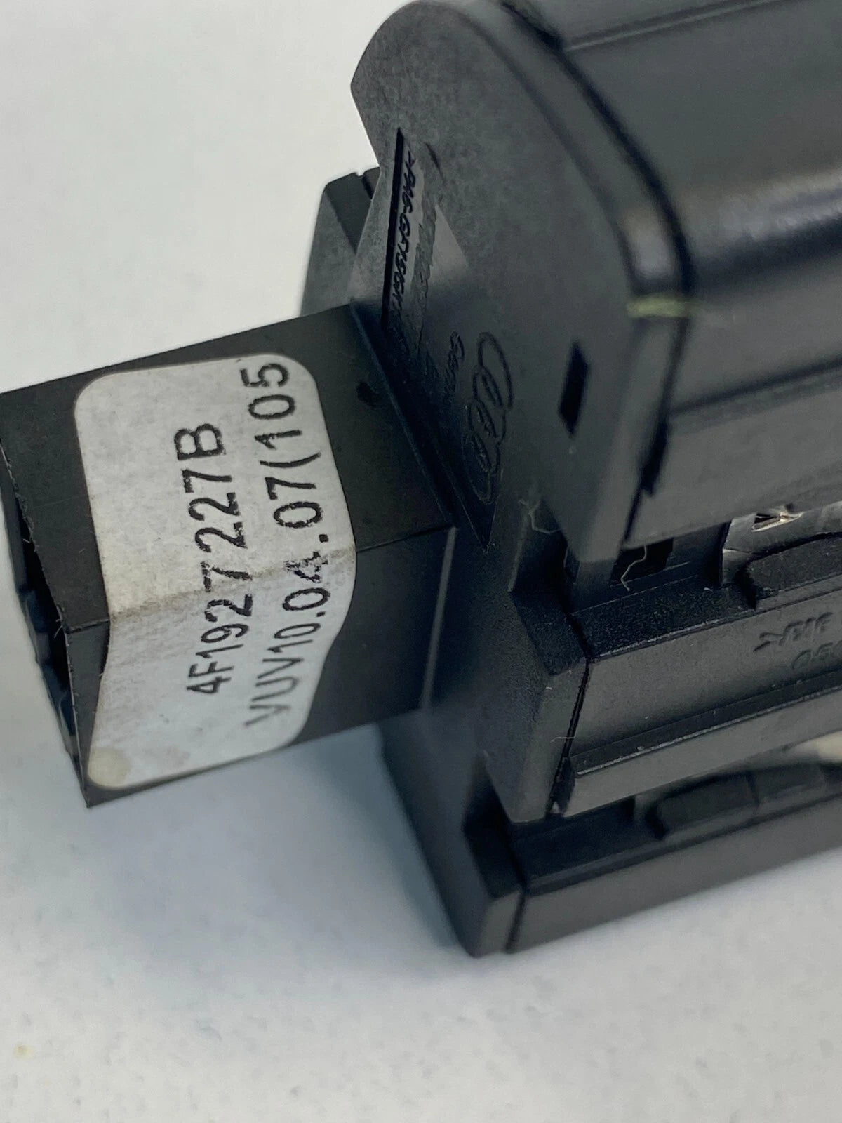 2007-2011 AUDI A6 QUATTRO S6 GLOVE BOX DISPLAY LIGHT BUTTON SWITCH 4F1927227B