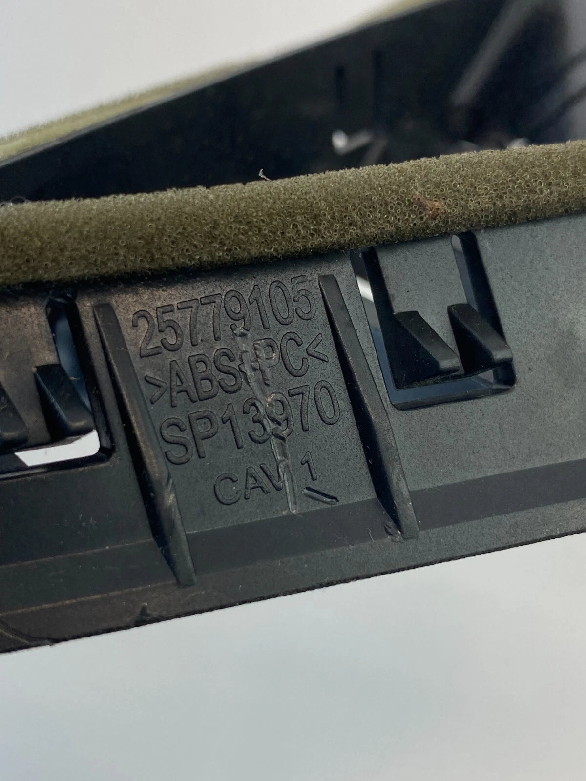 10-17 CHEVROLET EQUINOX RIGHT PASSENGER UPPER DASH AIR VENT DEFROST 25779105 OEM