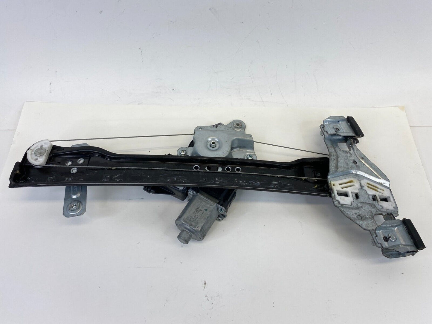 13-18 Chevrolet Sonic Front Left Door Power Window Regulator w/ Motor 98820-J302